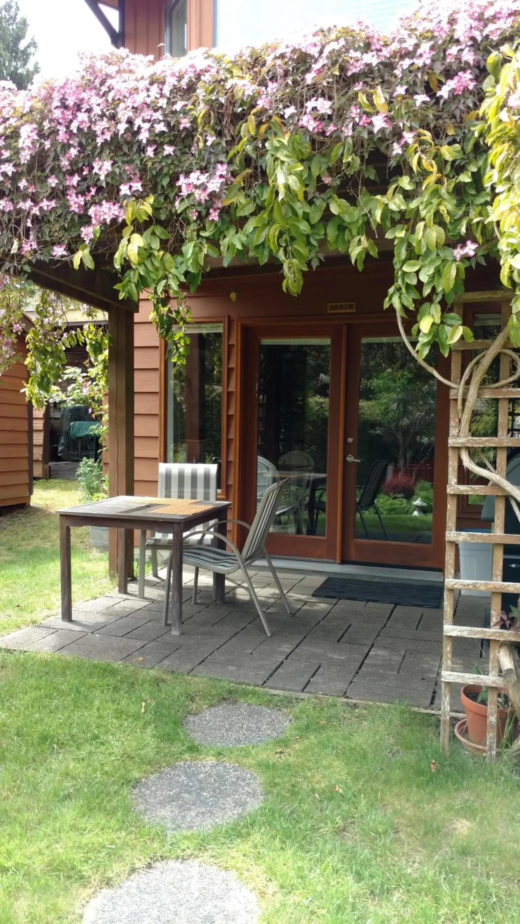 Nestledown B&B Nestledown B&B