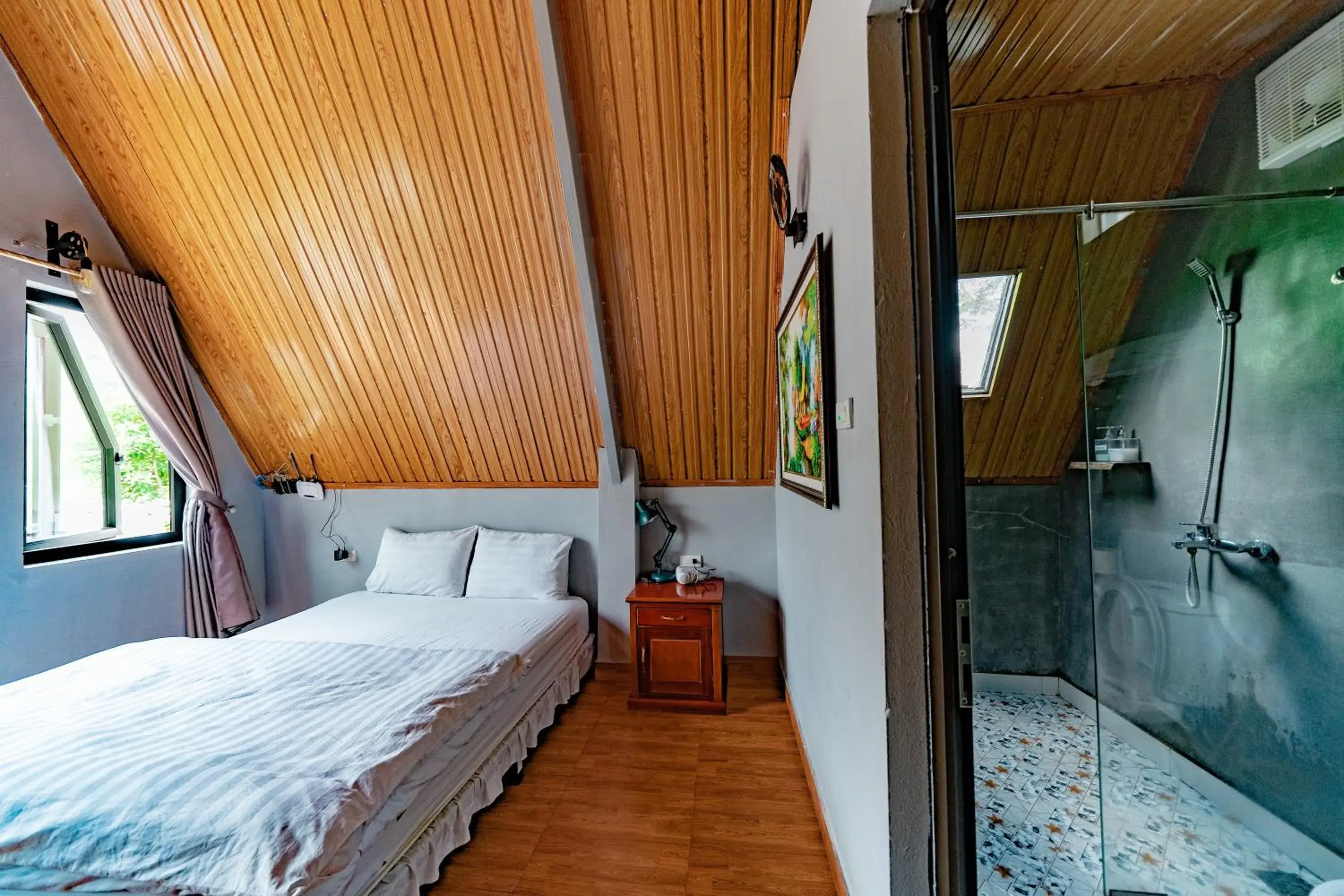 Private Deluxe Bungalow with Balcony and Mountain View - single occupancy in Carambola Bungalow Private Deluxe Bungalow with Balcony and Mountain View - single occupancy in Carambola Bungalow
