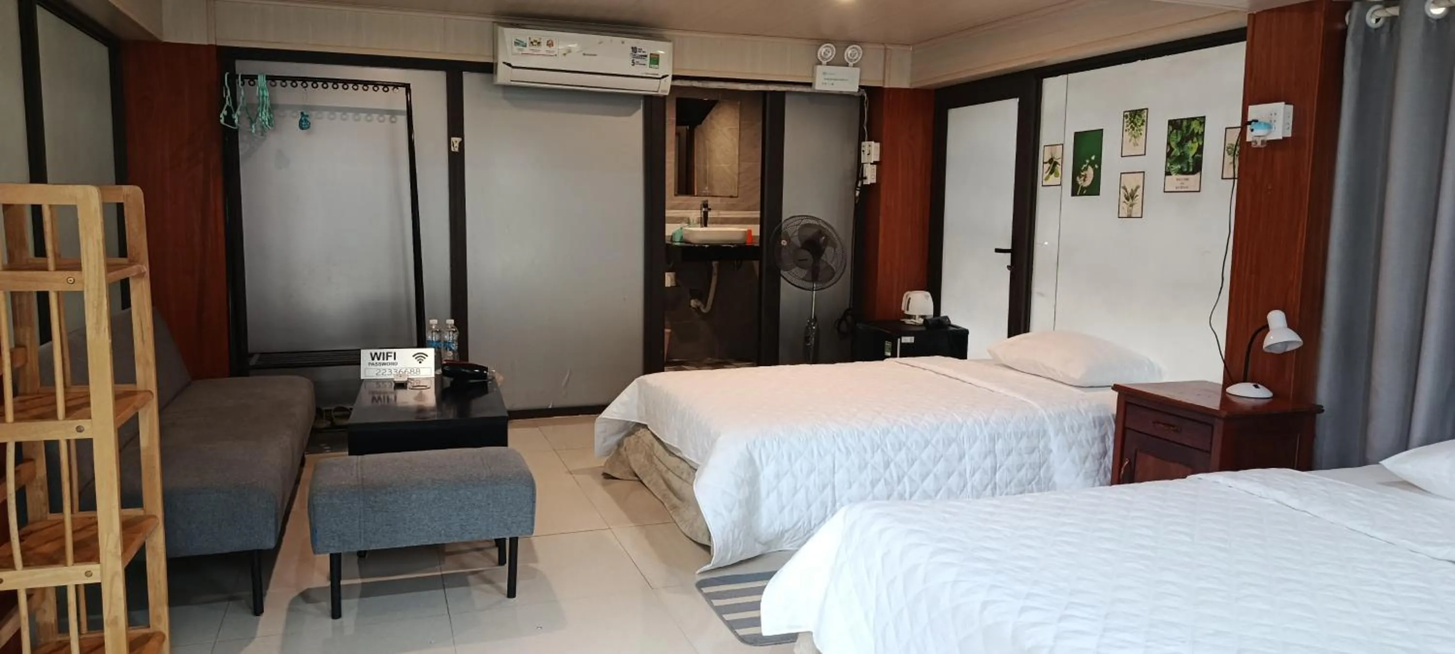 Photo of the whole room, Bed in Carambola Bungalow