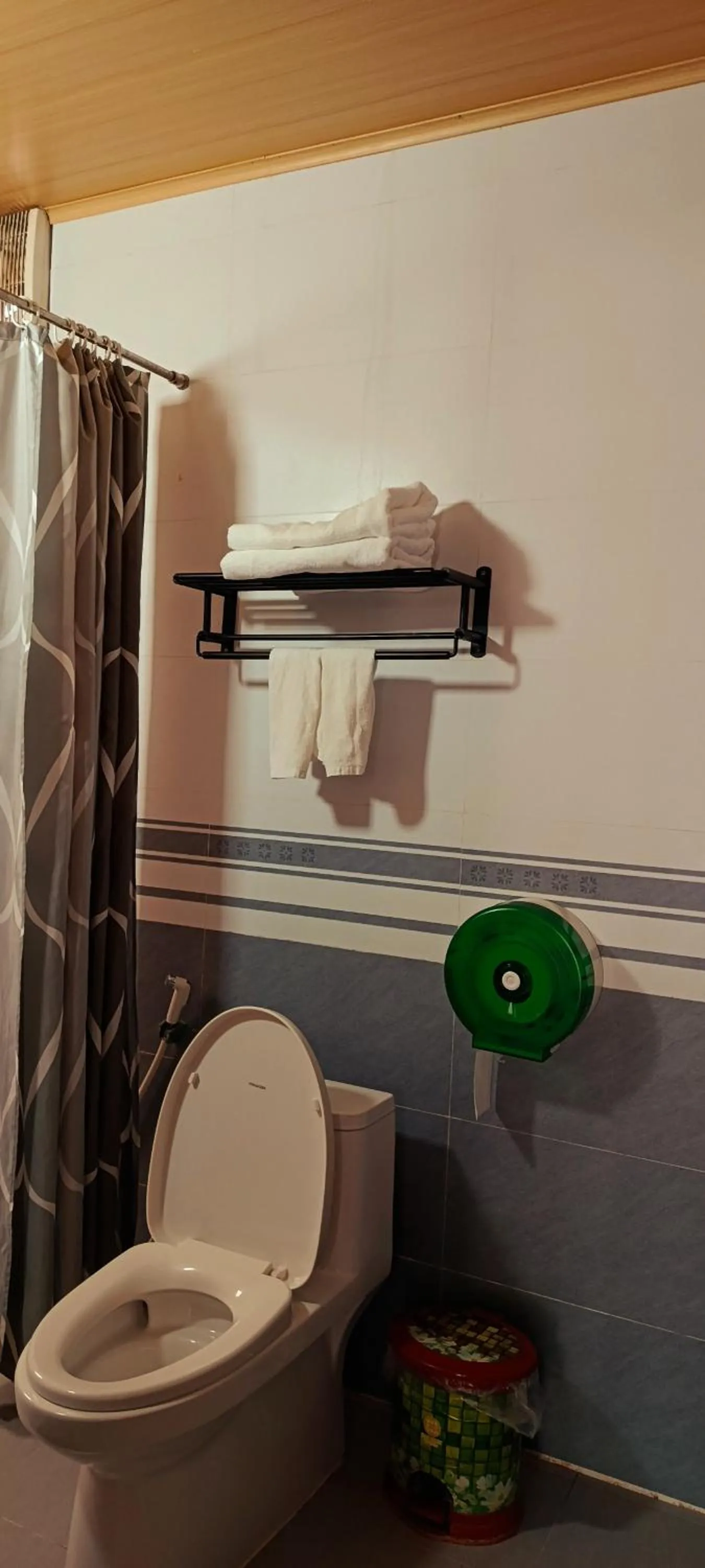 Toilet in Carambola Bungalow