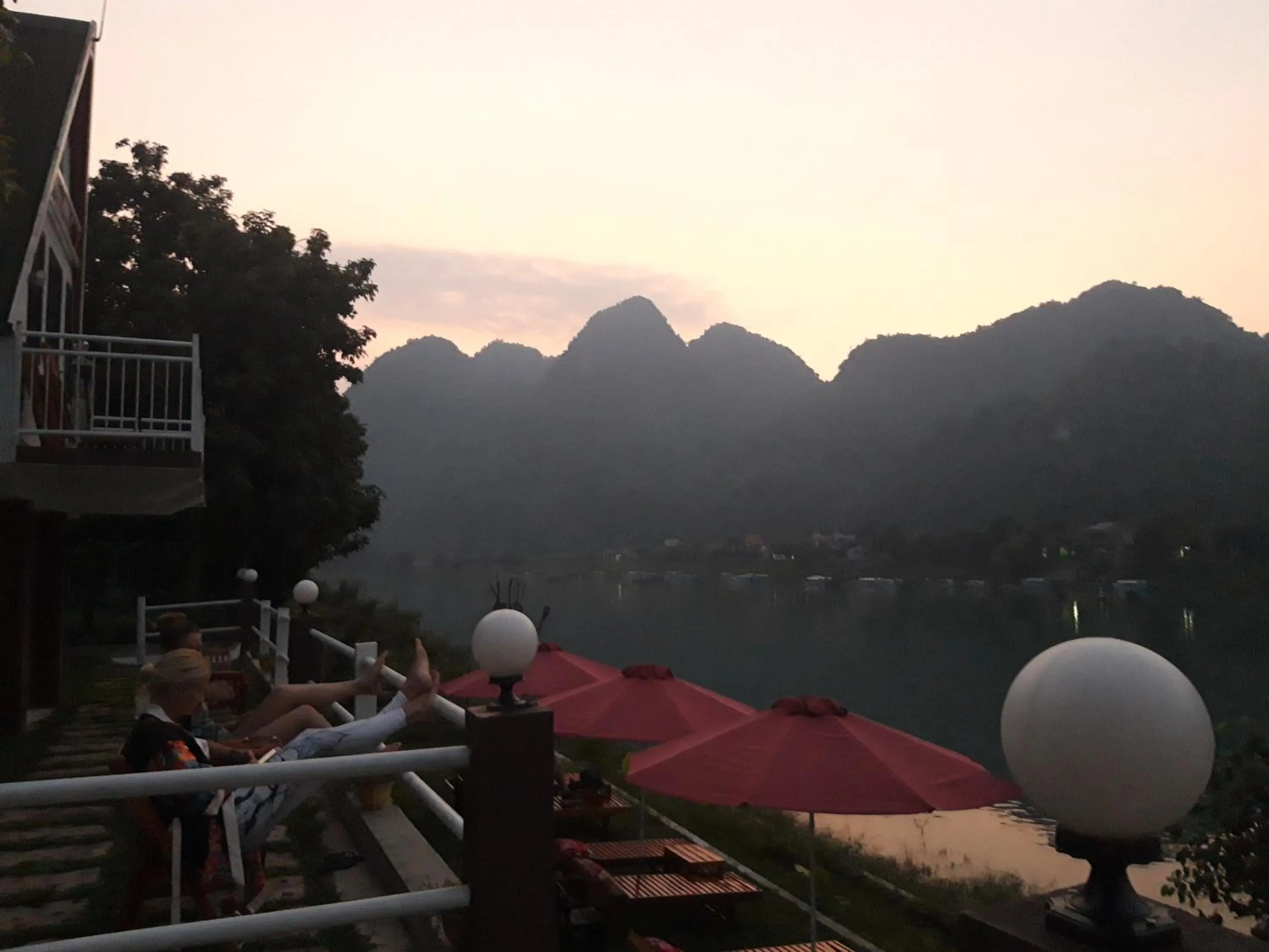 Communal lounge/ TV room in Carambola Bungalow