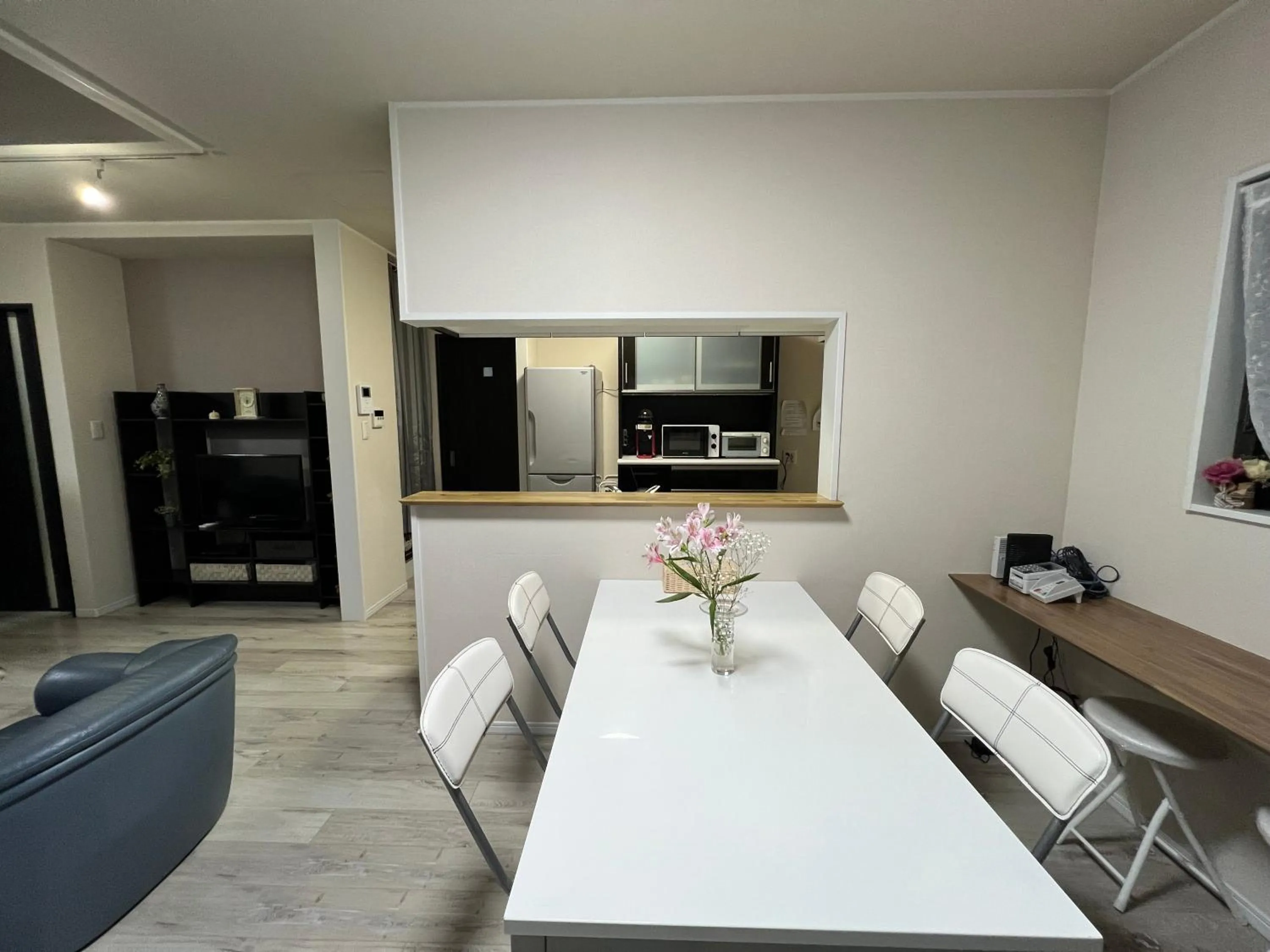 Dining area in Nara Guesthouse Kaede