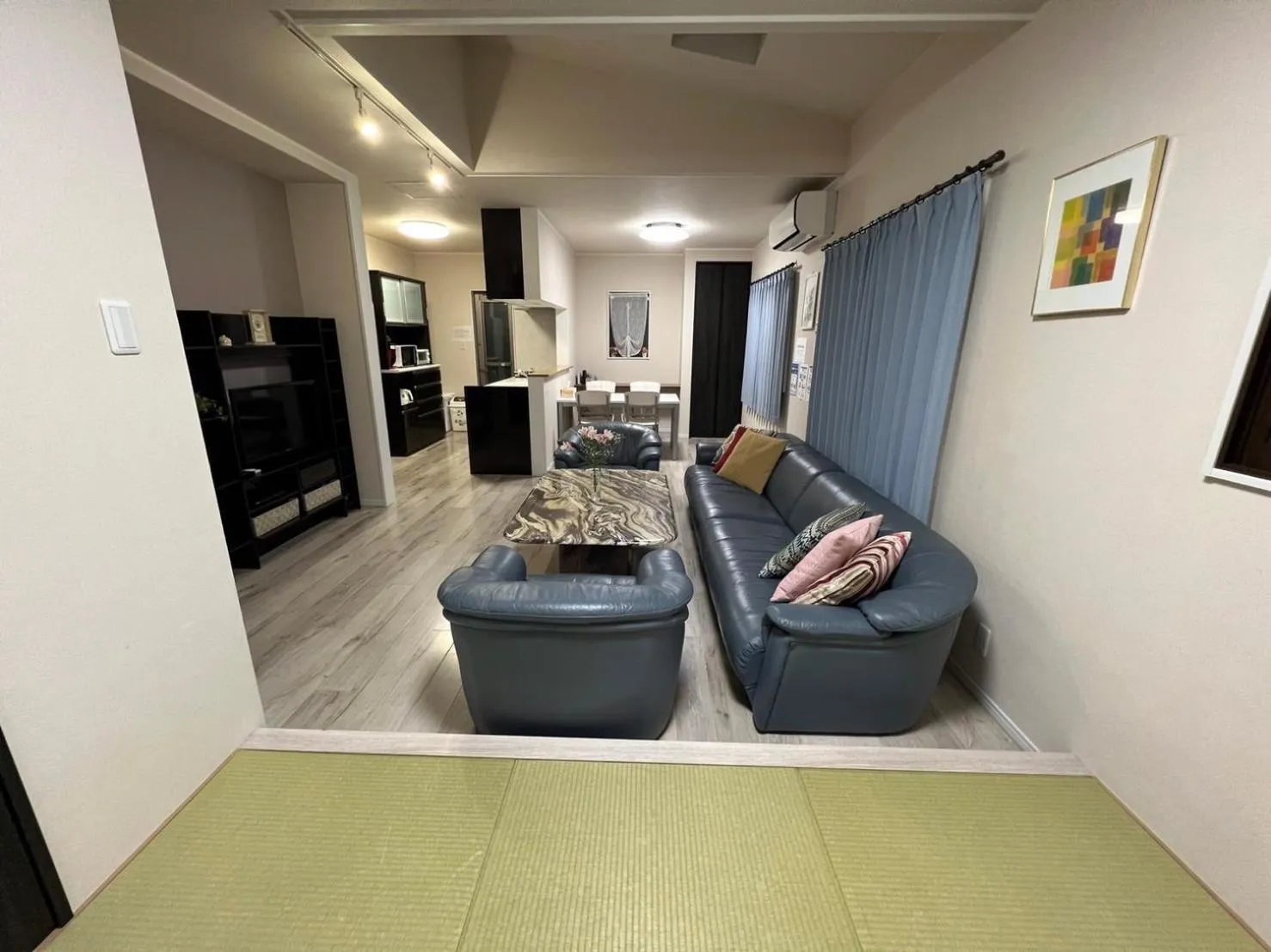 Communal lounge/ TV room in Nara Guesthouse Kaede