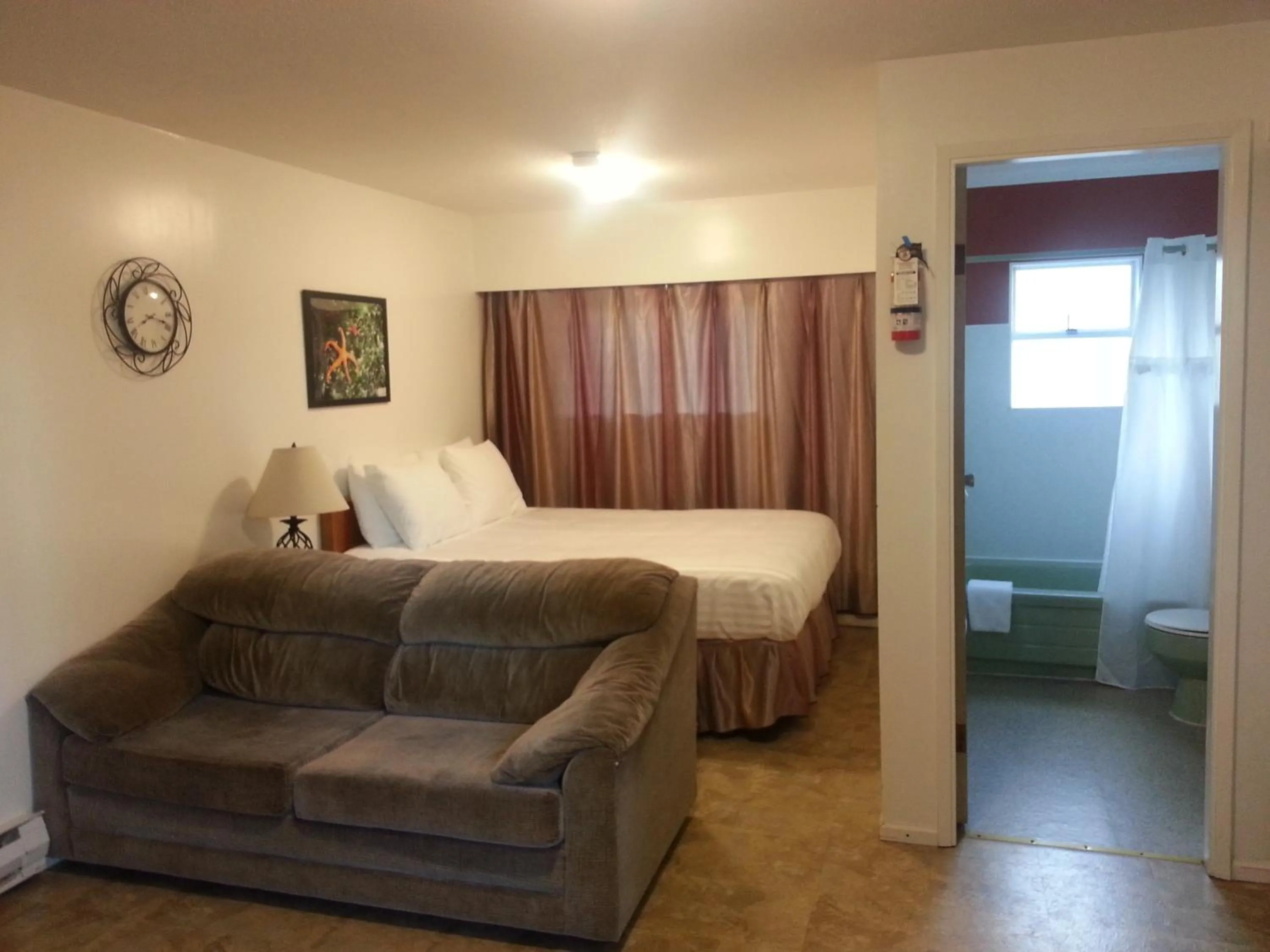 Standard Family Room in Edgewater Motel