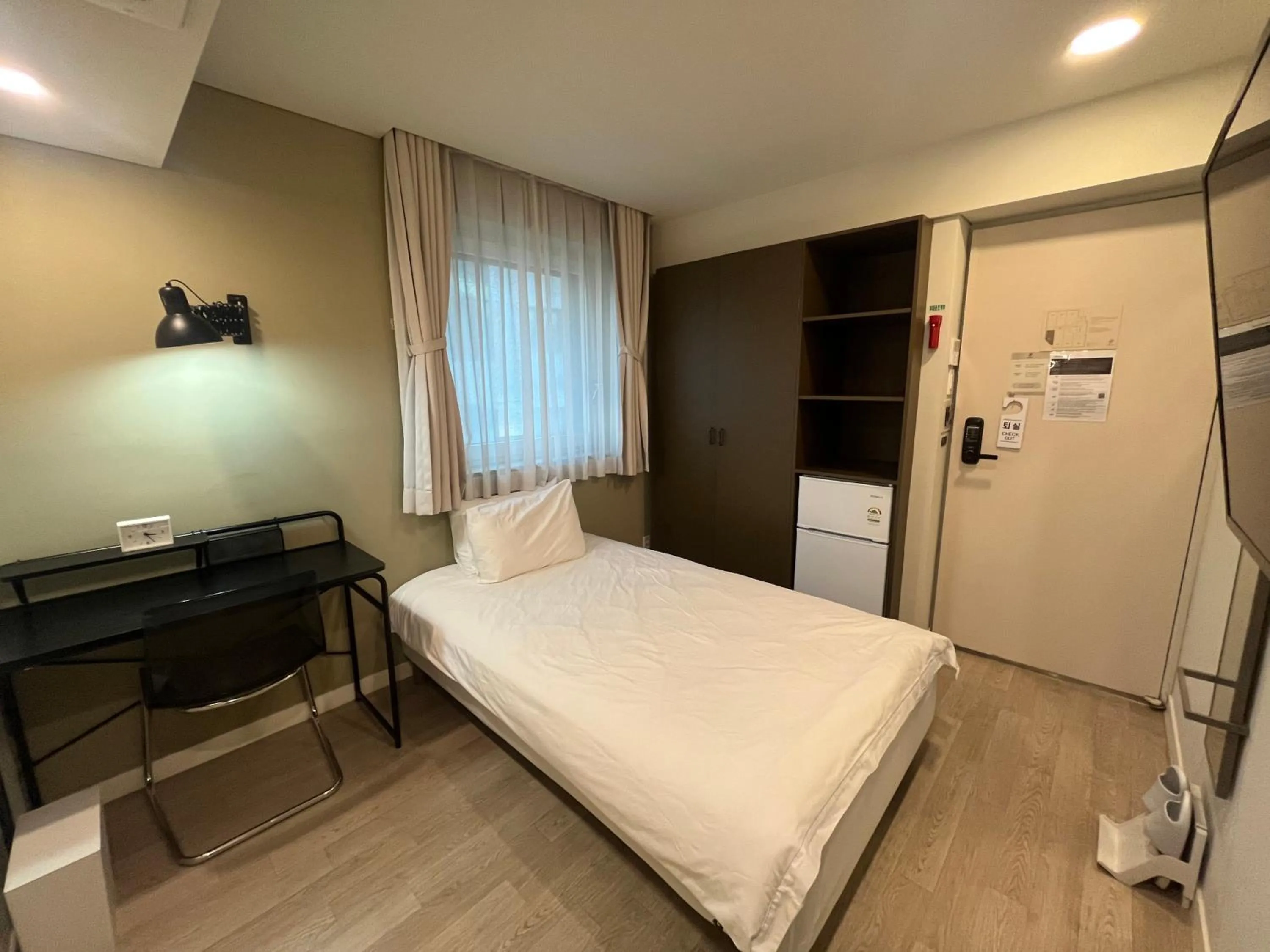 Bedroom, Bed in Upflo Hostel