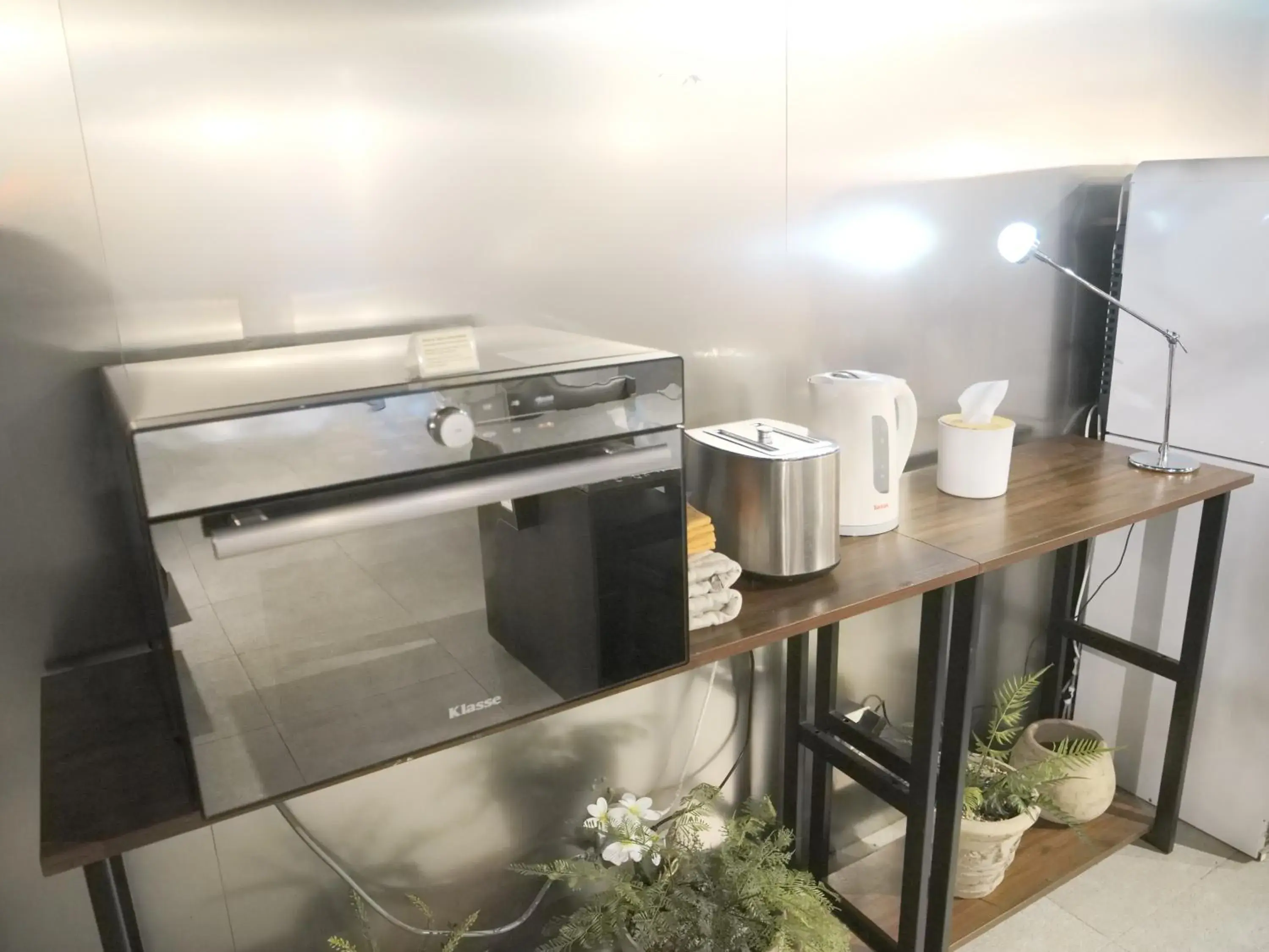 Communal lounge/ TV room in Upflo Hostel Communal lounge/ TV room in Upflo Hostel