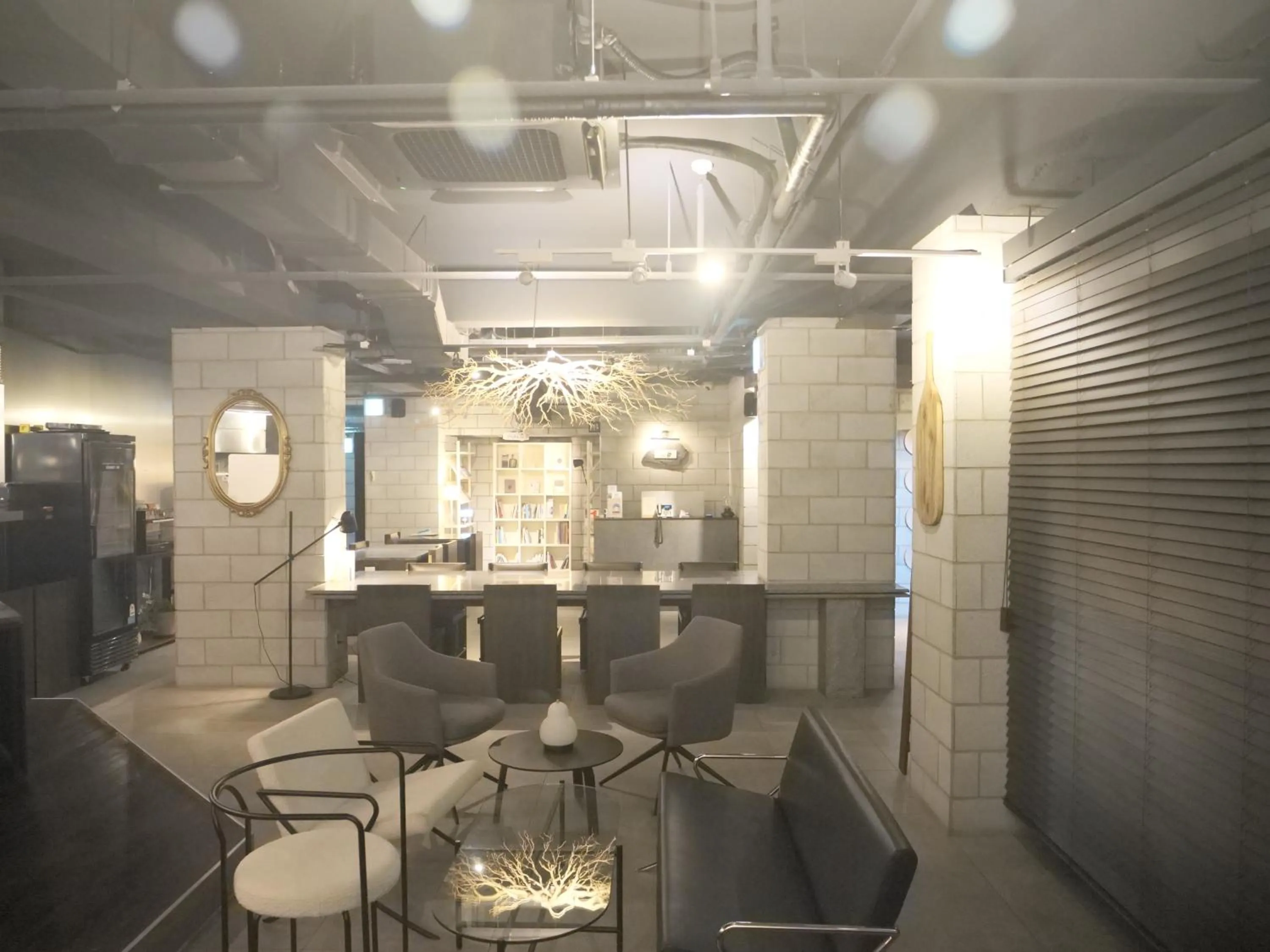 Communal lounge/ TV room in Upflo Hostel