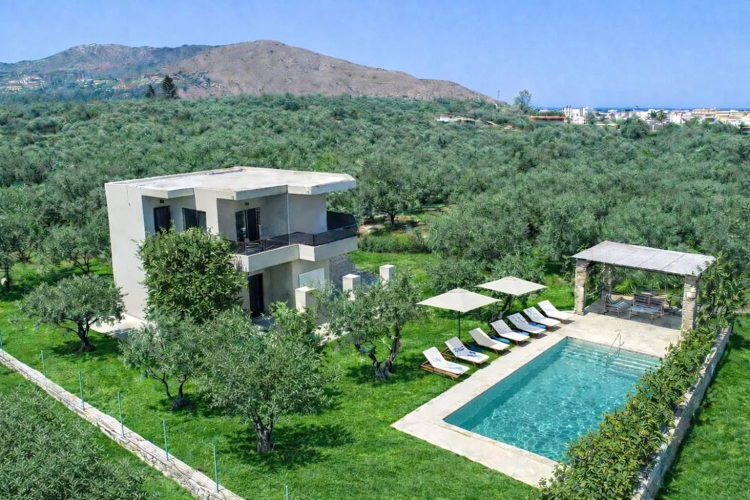 Luxury Villa Marian with Private Pool and Jacuzzi near the Beach of Georgioupoli