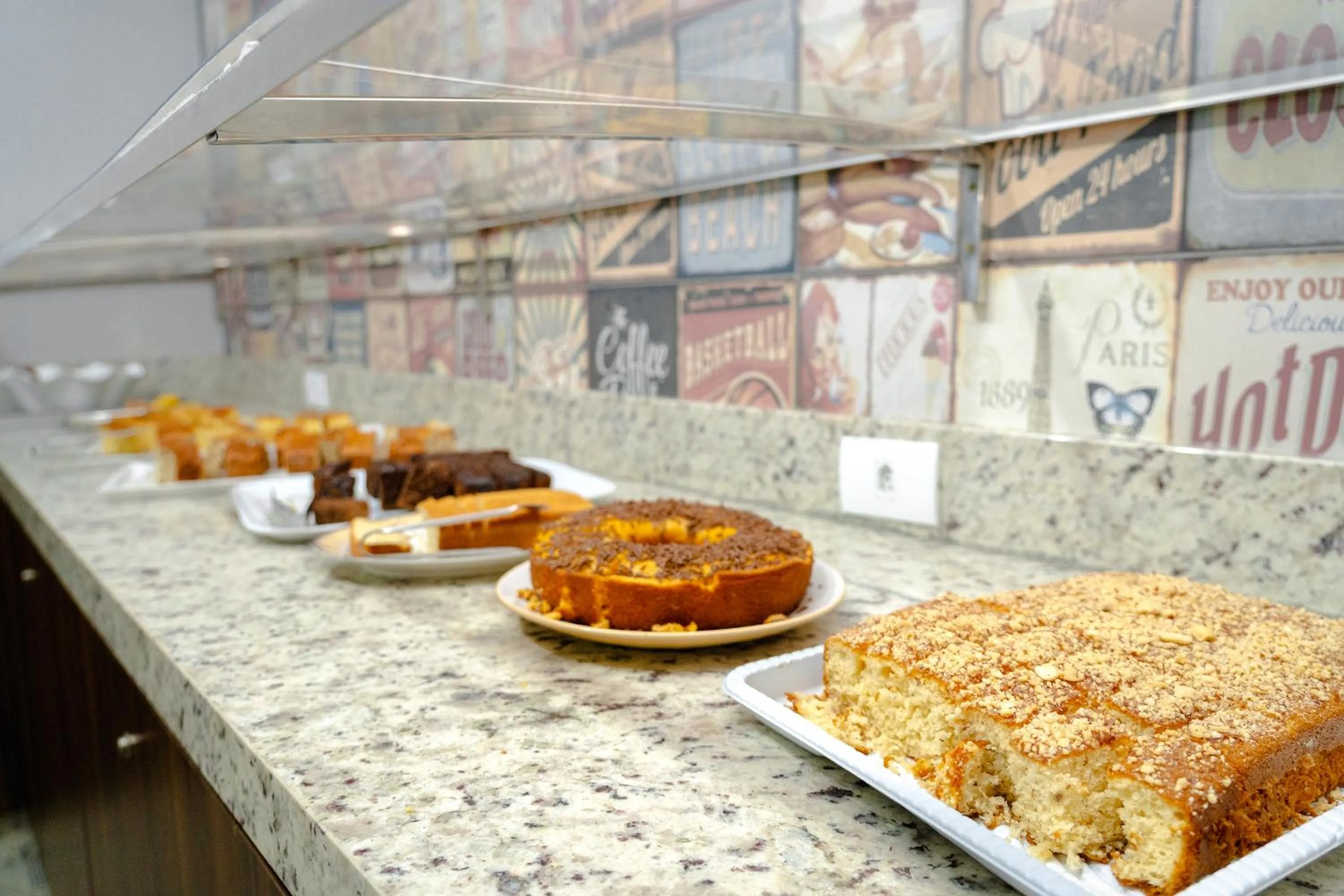 Buffet breakfast in VELINN Hotel Natureza Foz