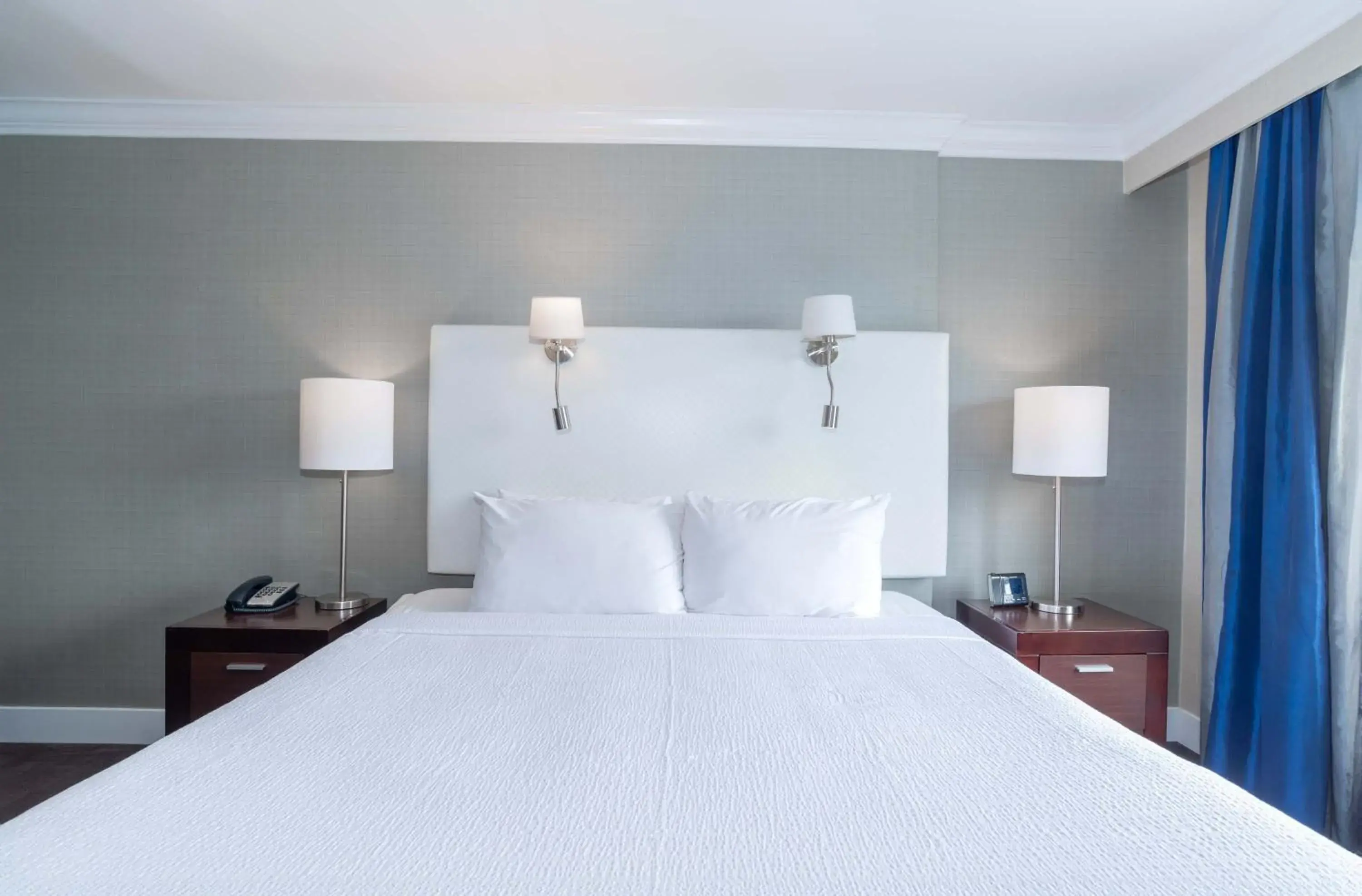 Photo of the whole room, Bed in Sandman Signature Langley Hotel Photo of the whole room, Bed in Sandman Signature Langley Hotel