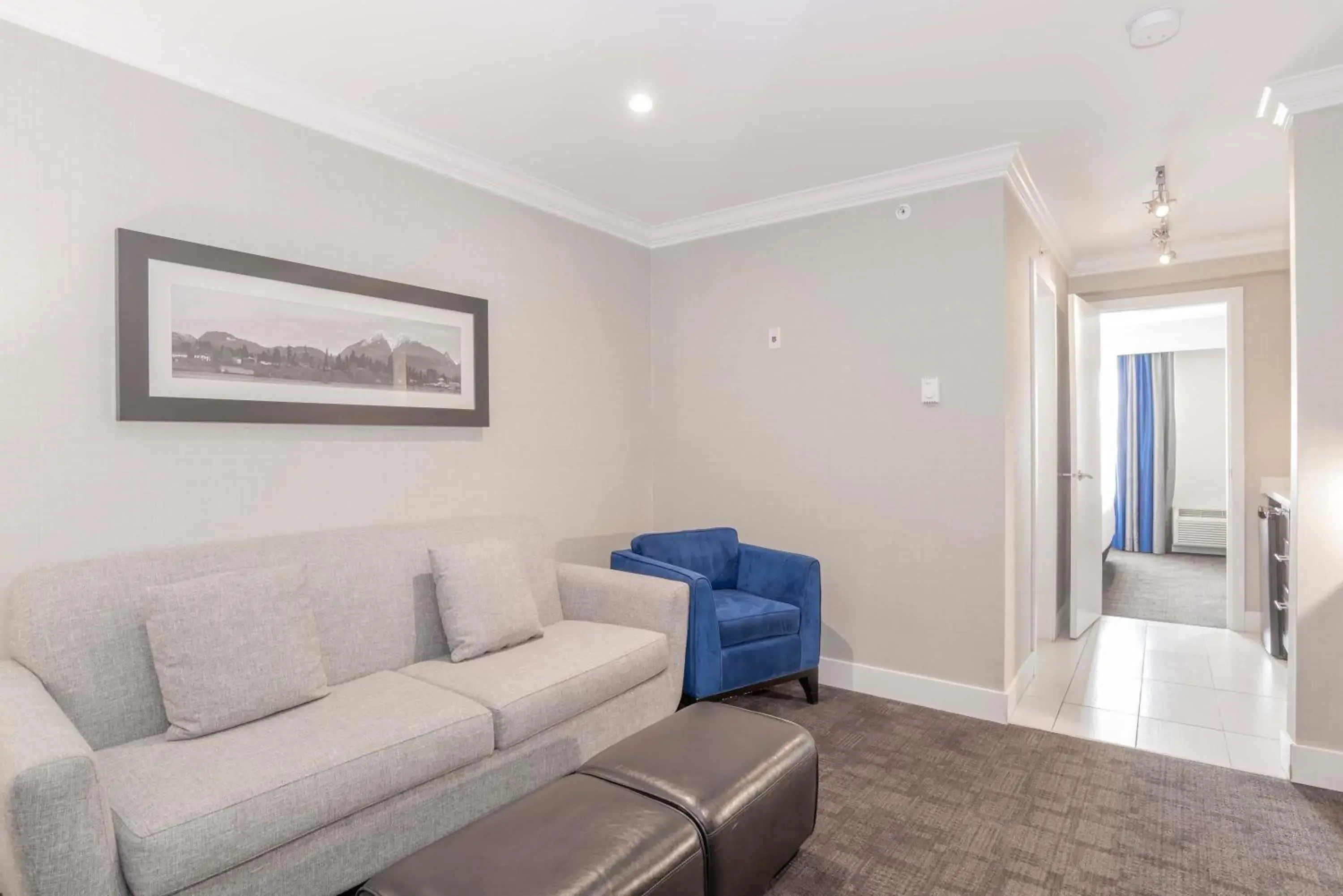 Photo of the whole room in Sandman Signature Langley Hotel Photo of the whole room in Sandman Signature Langley Hotel