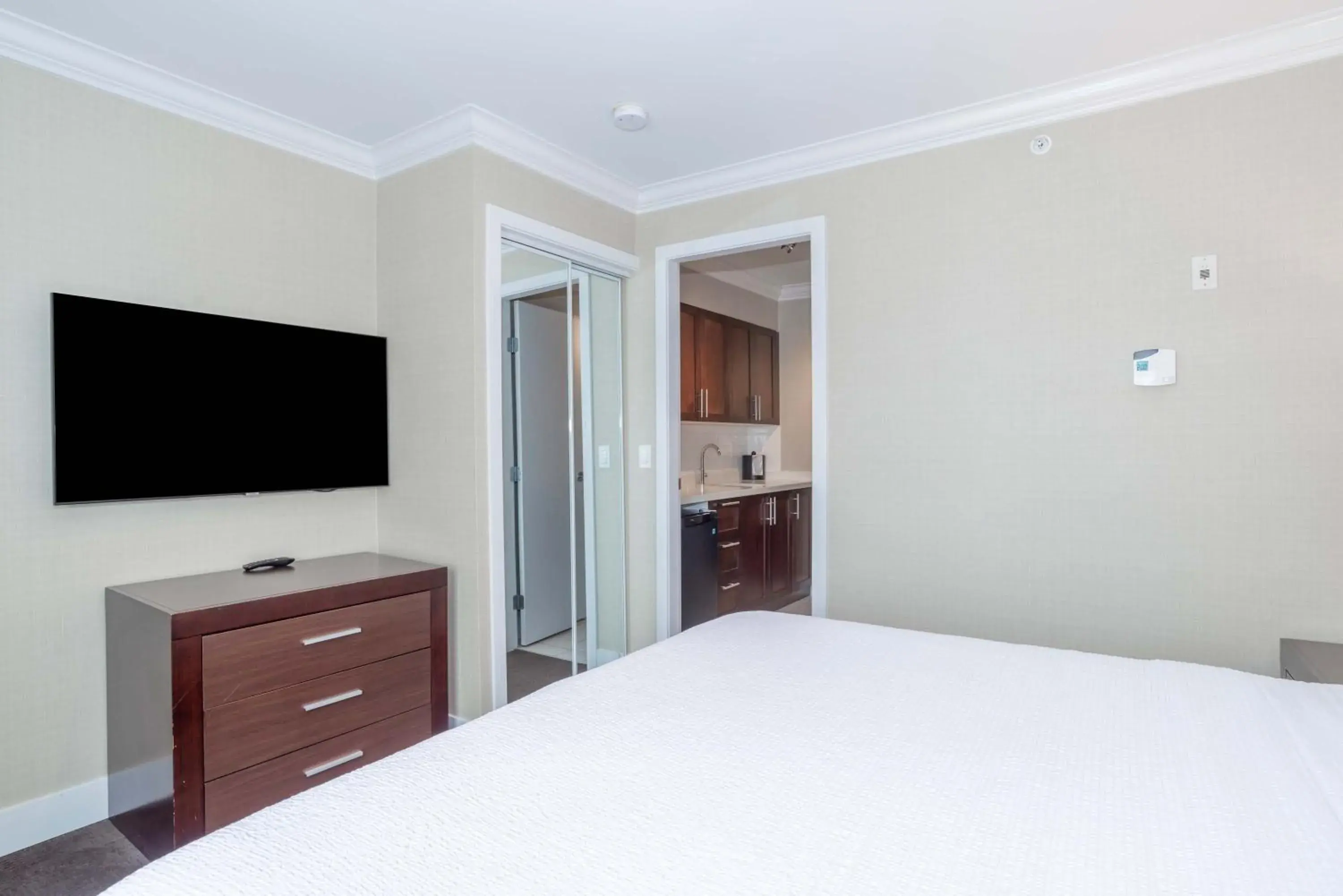 Photo of the whole room, Bed in Sandman Signature Langley Hotel Photo of the whole room, Bed in Sandman Signature Langley Hotel