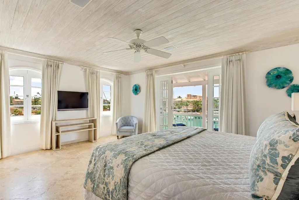 Bedroom, Bed in Port St. Charles