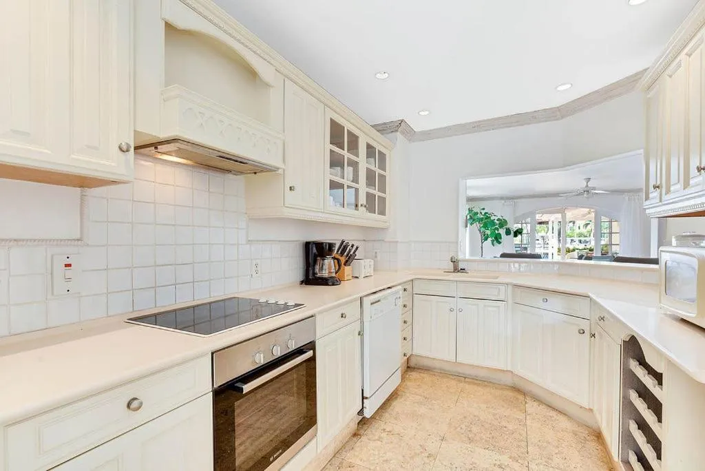 Kitchen or kitchenette in Port St. Charles