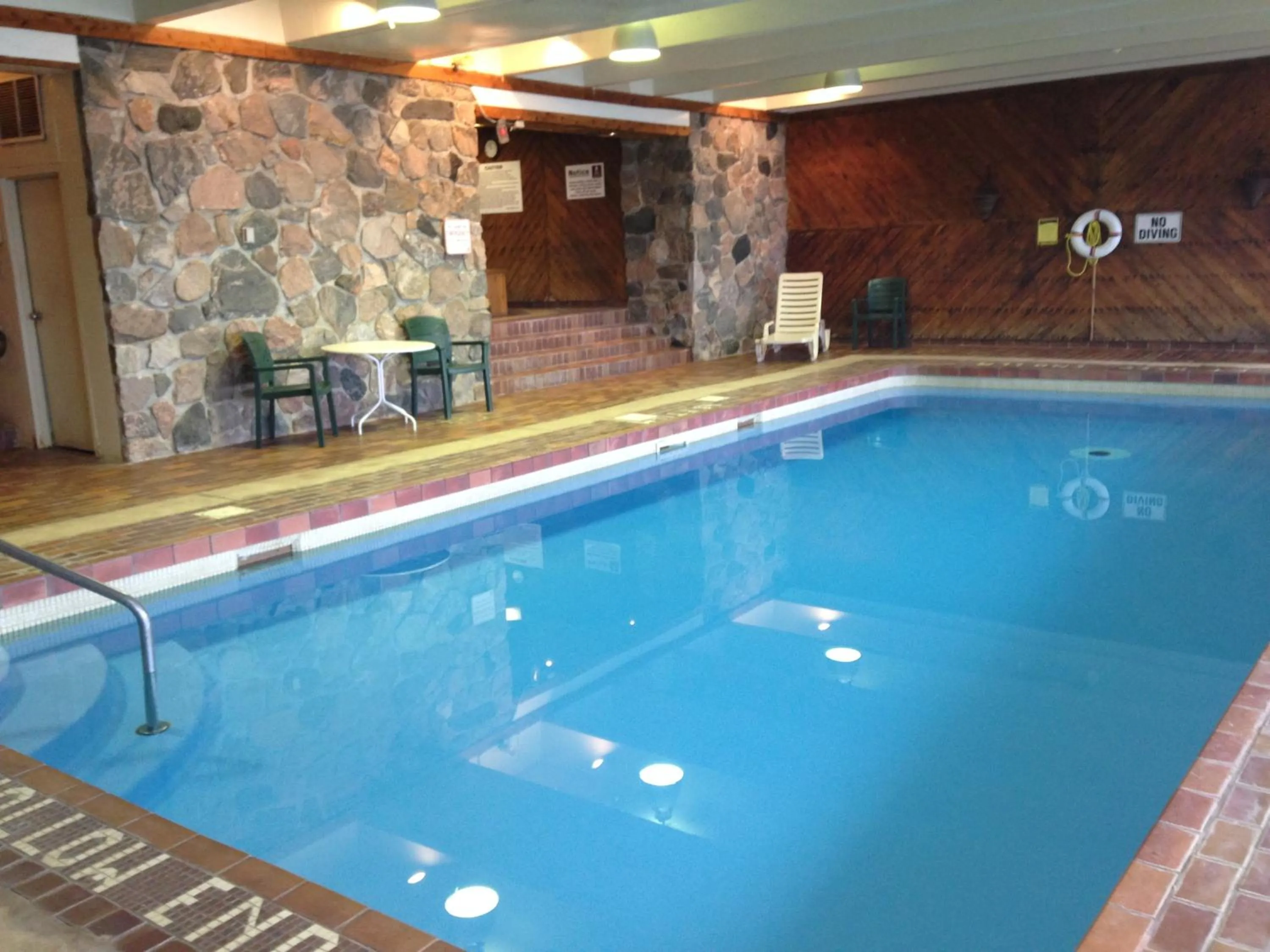 Swimming pool in Elmhirst's Resort