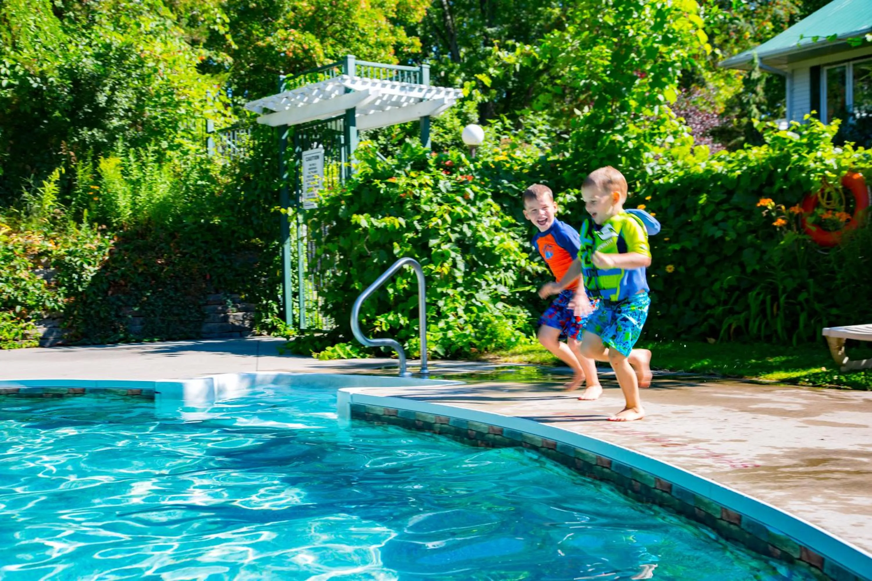Swimming pool in Elmhirst's Resort
