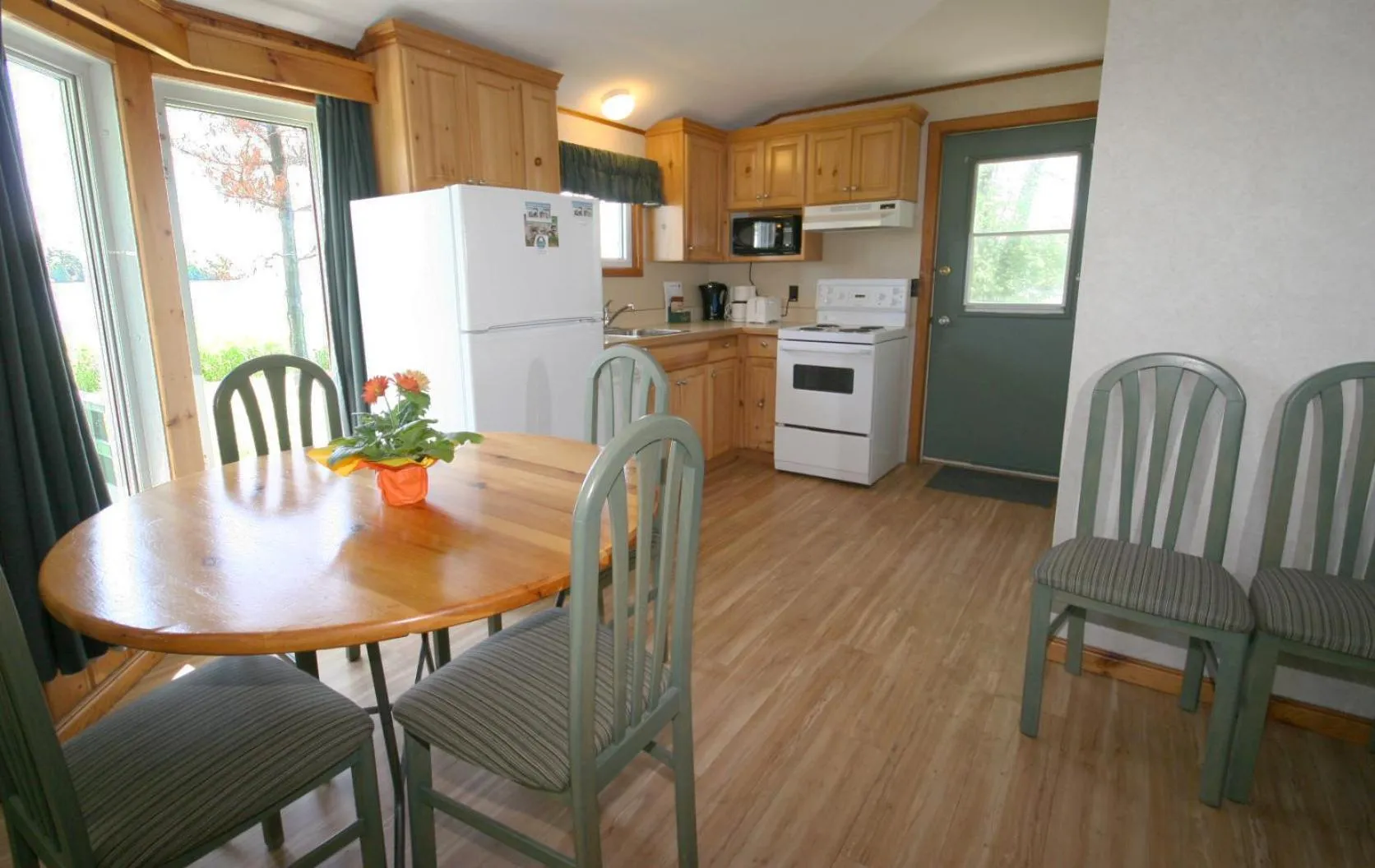 Kitchen or kitchenette in Elmhirst's Resort