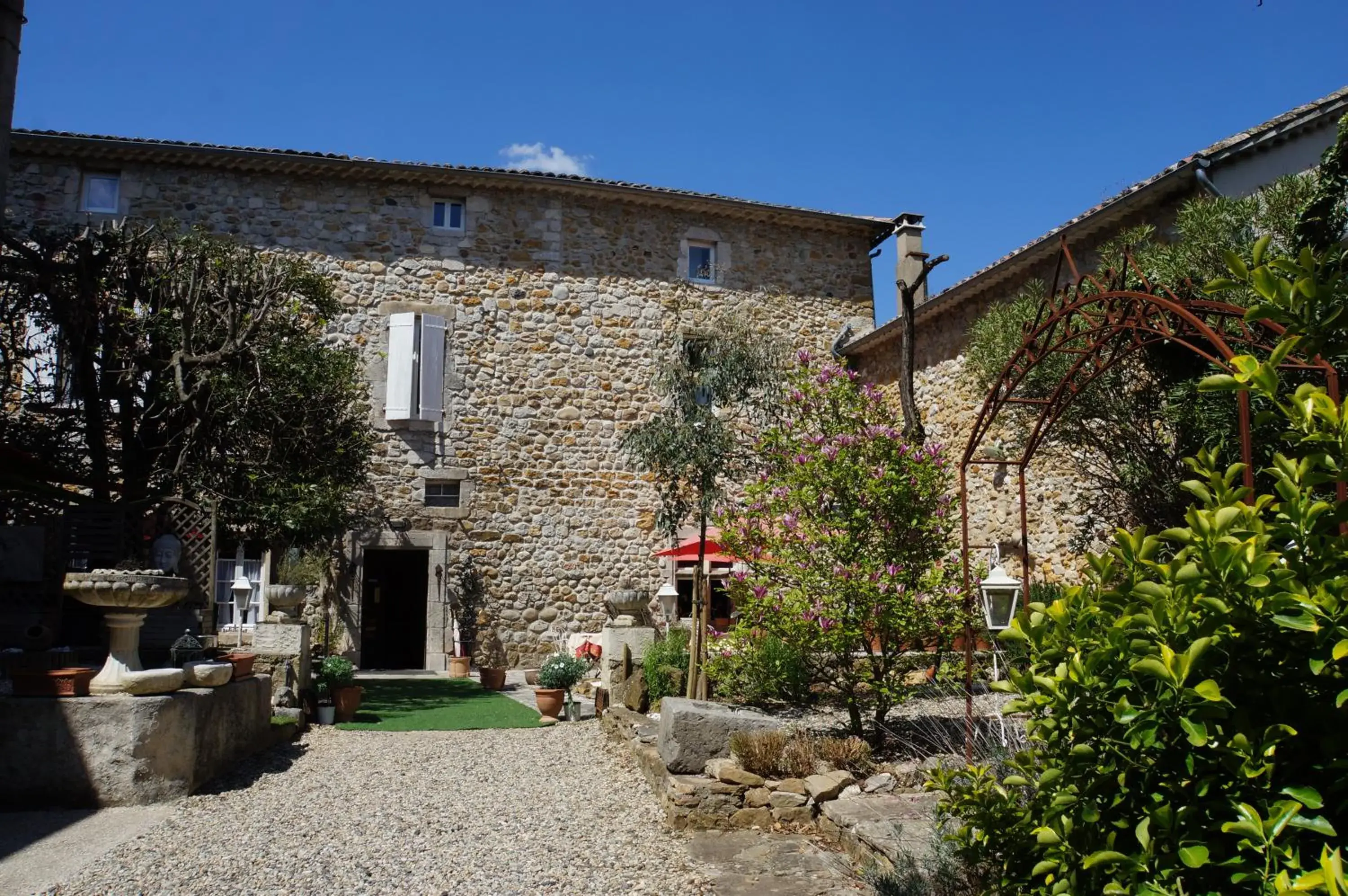 Le Manoir du Raveyron Le Manoir du Raveyron