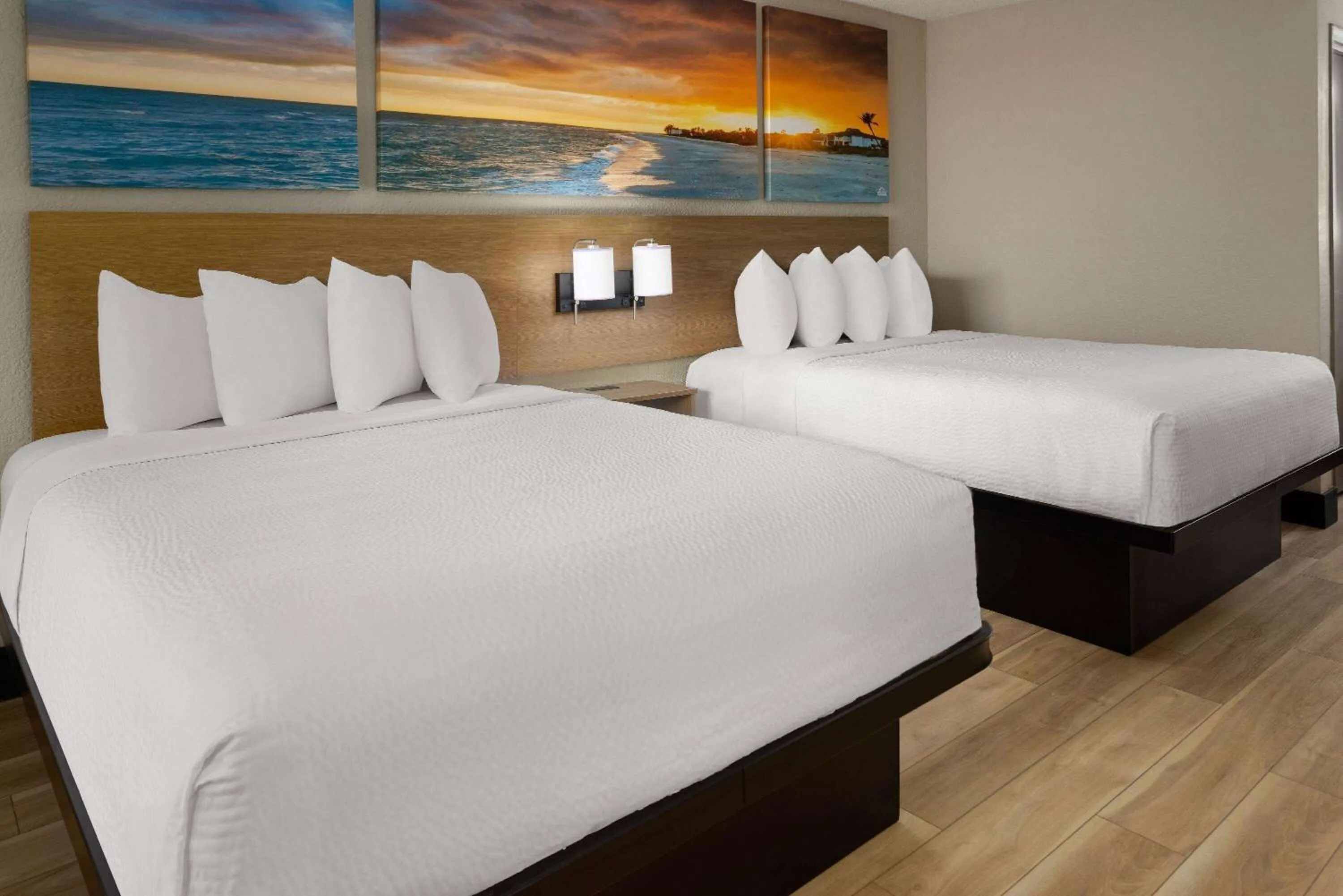 Photo of the whole room, Bed in Days Inn & Suites by Wyndham Fort Pierce Midtown