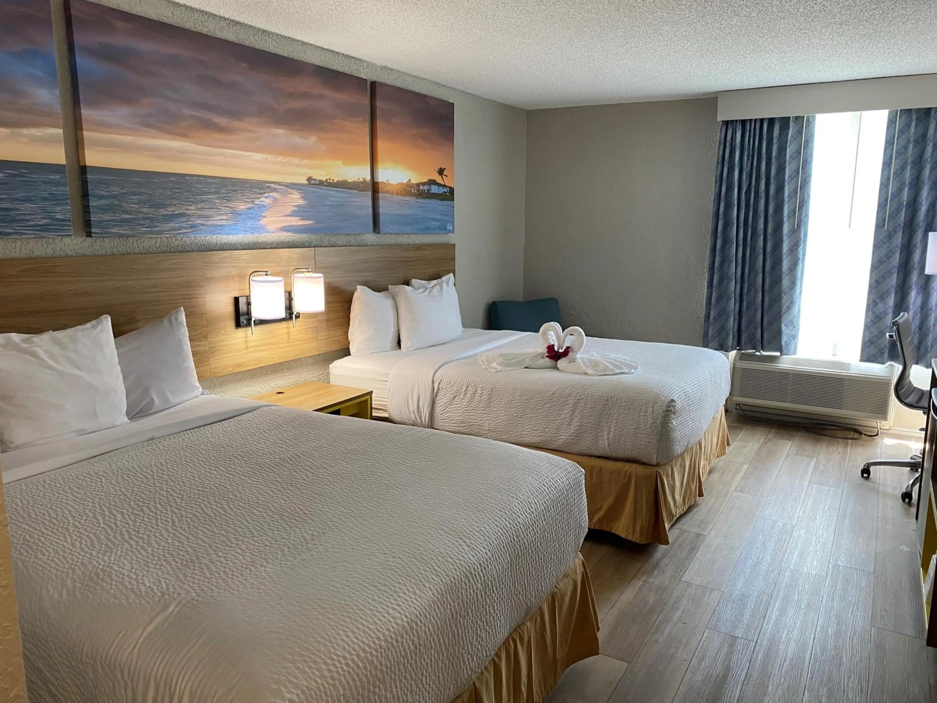 Photo of the whole room, Bed in Days Inn & Suites by Wyndham Fort Pierce Midtown