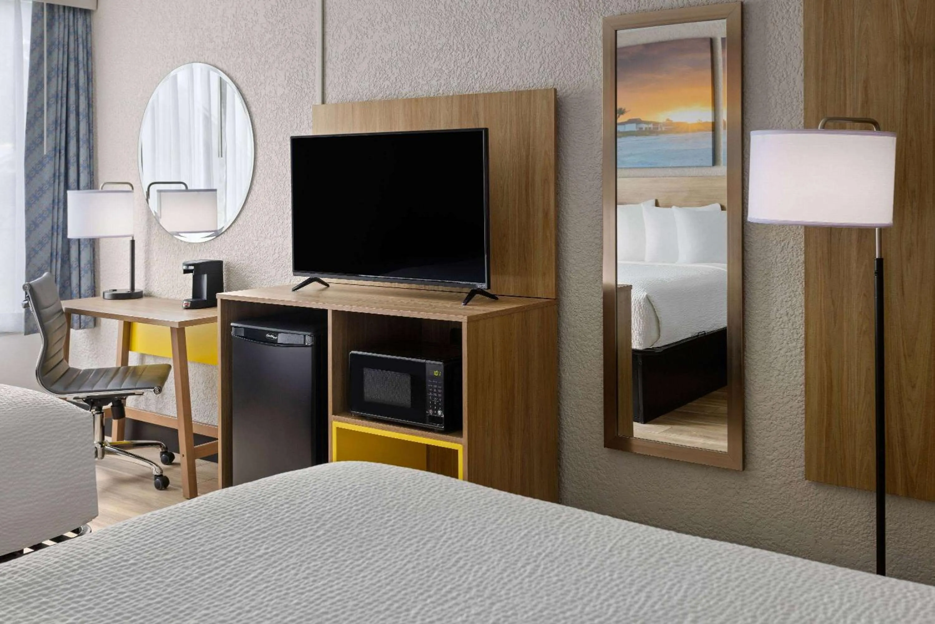 Photo of the whole room, Bed in Days Inn & Suites by Wyndham Fort Pierce Midtown