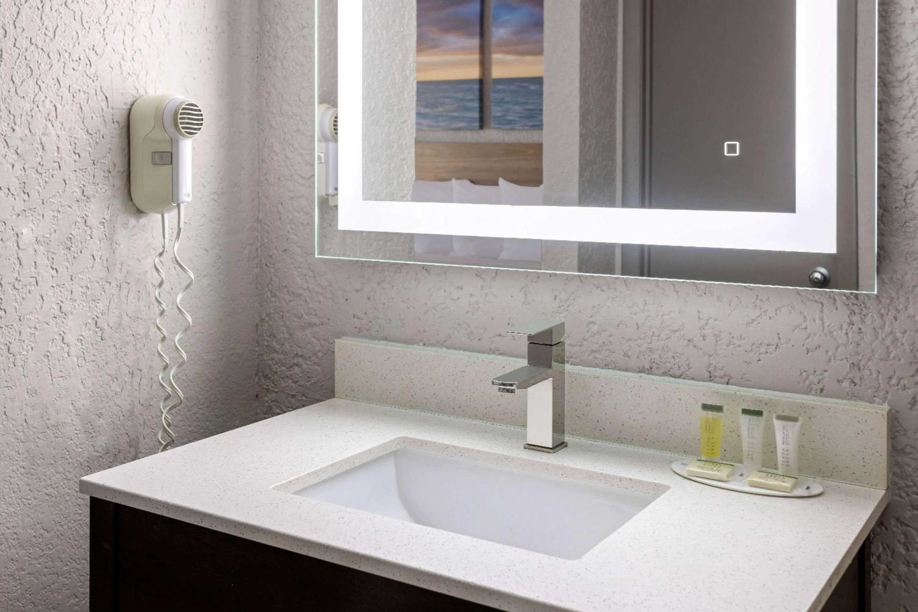 TV and multimedia in Days Inn & Suites by Wyndham Fort Pierce Midtown