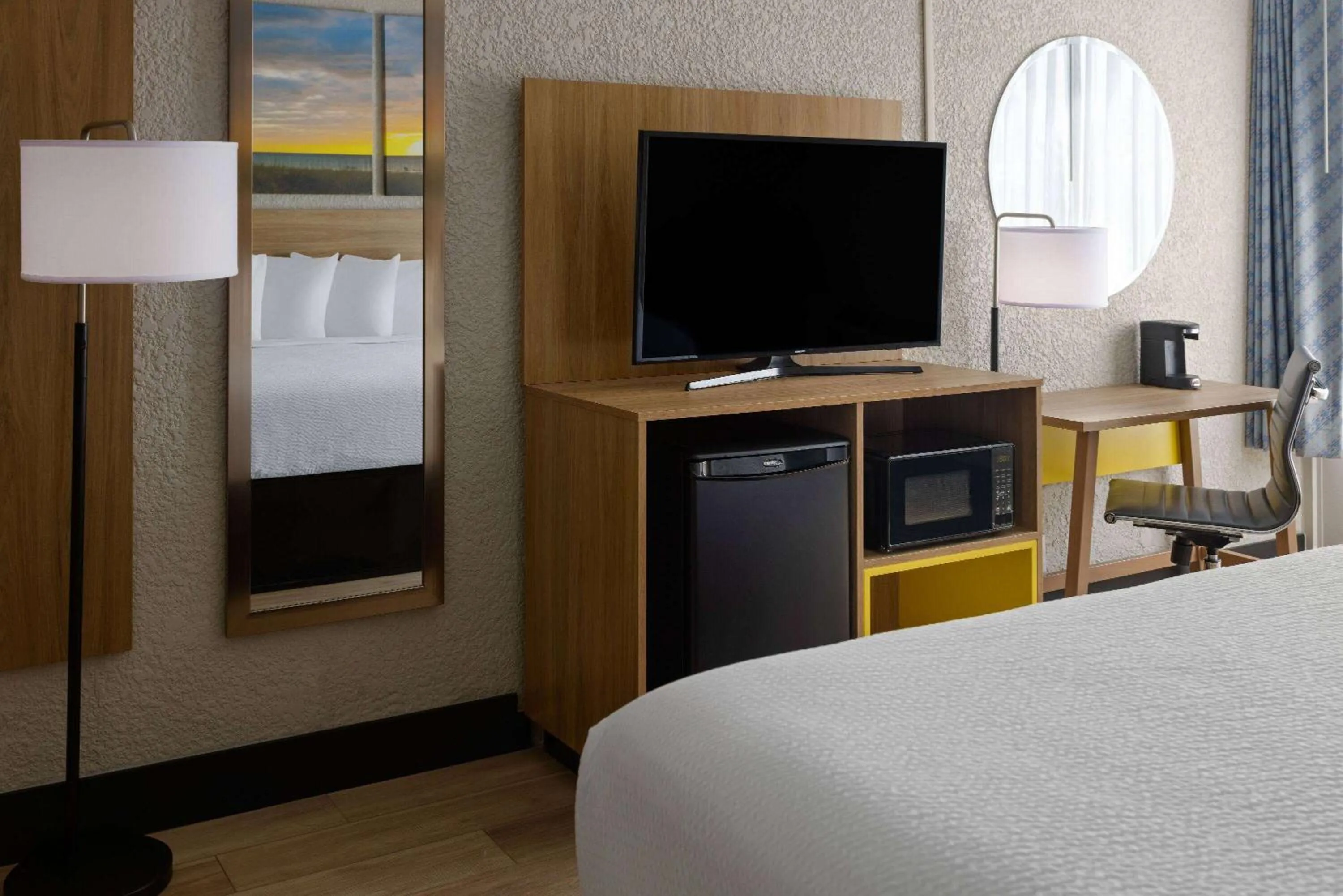 Photo of the whole room, Bed in Days Inn & Suites by Wyndham Fort Pierce Midtown