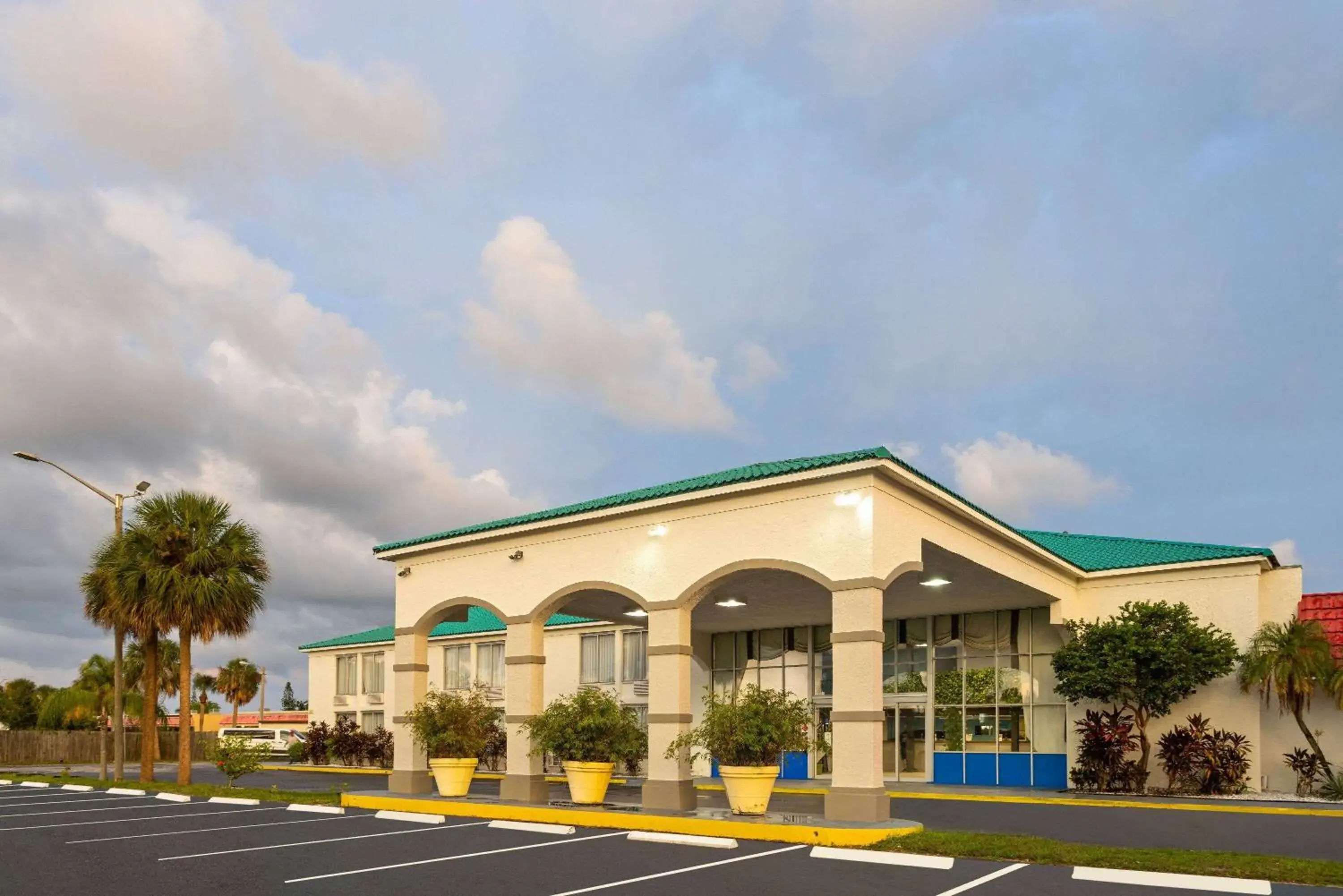 Property building in Days Inn & Suites by Wyndham Fort Pierce Midtown Property building in Days Inn & Suites by Wyndham Fort Pierce Midtown