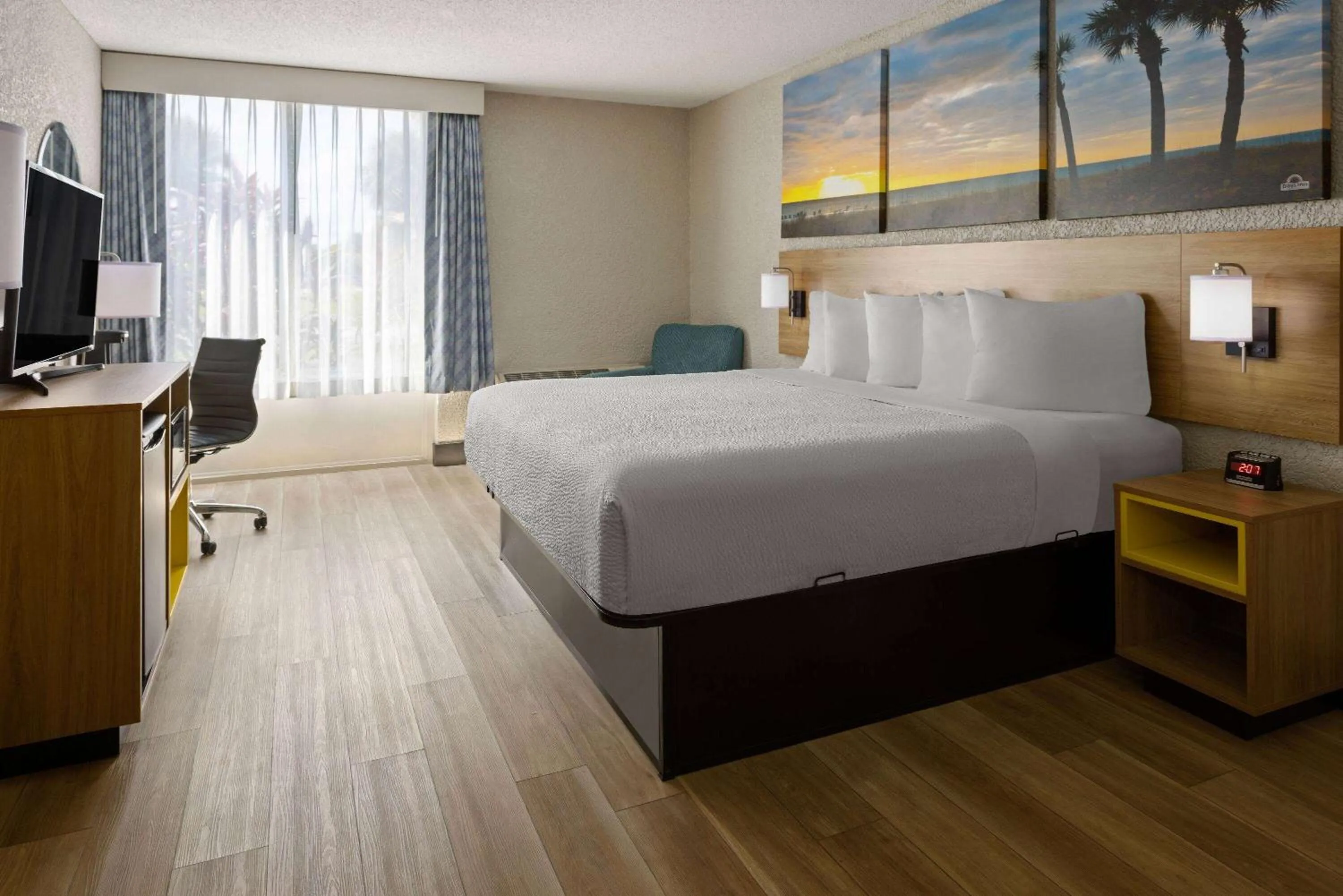 Photo of the whole room, Bed in Days Inn & Suites by Wyndham Fort Pierce Midtown