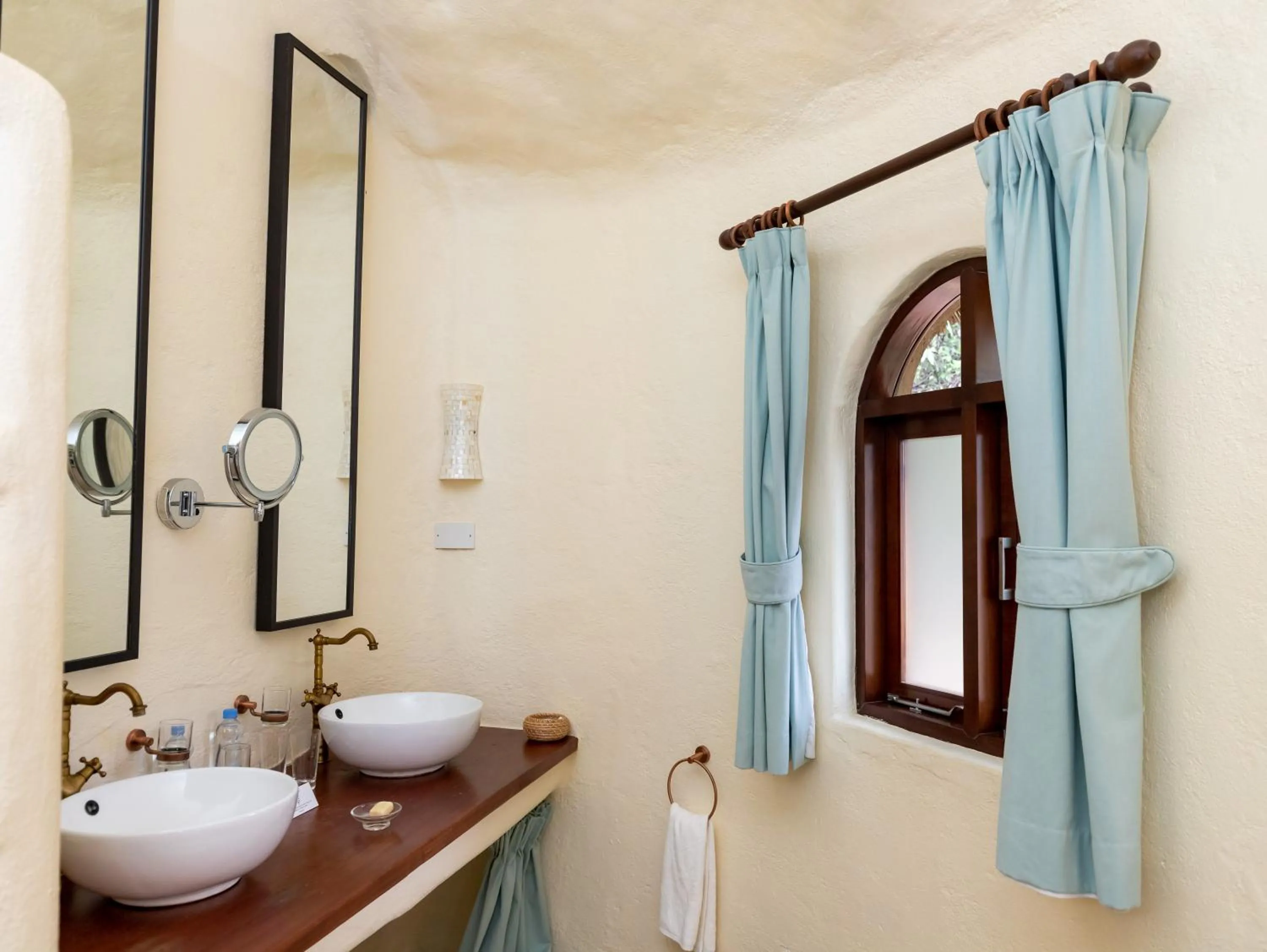 Bathroom in Olarro Plains