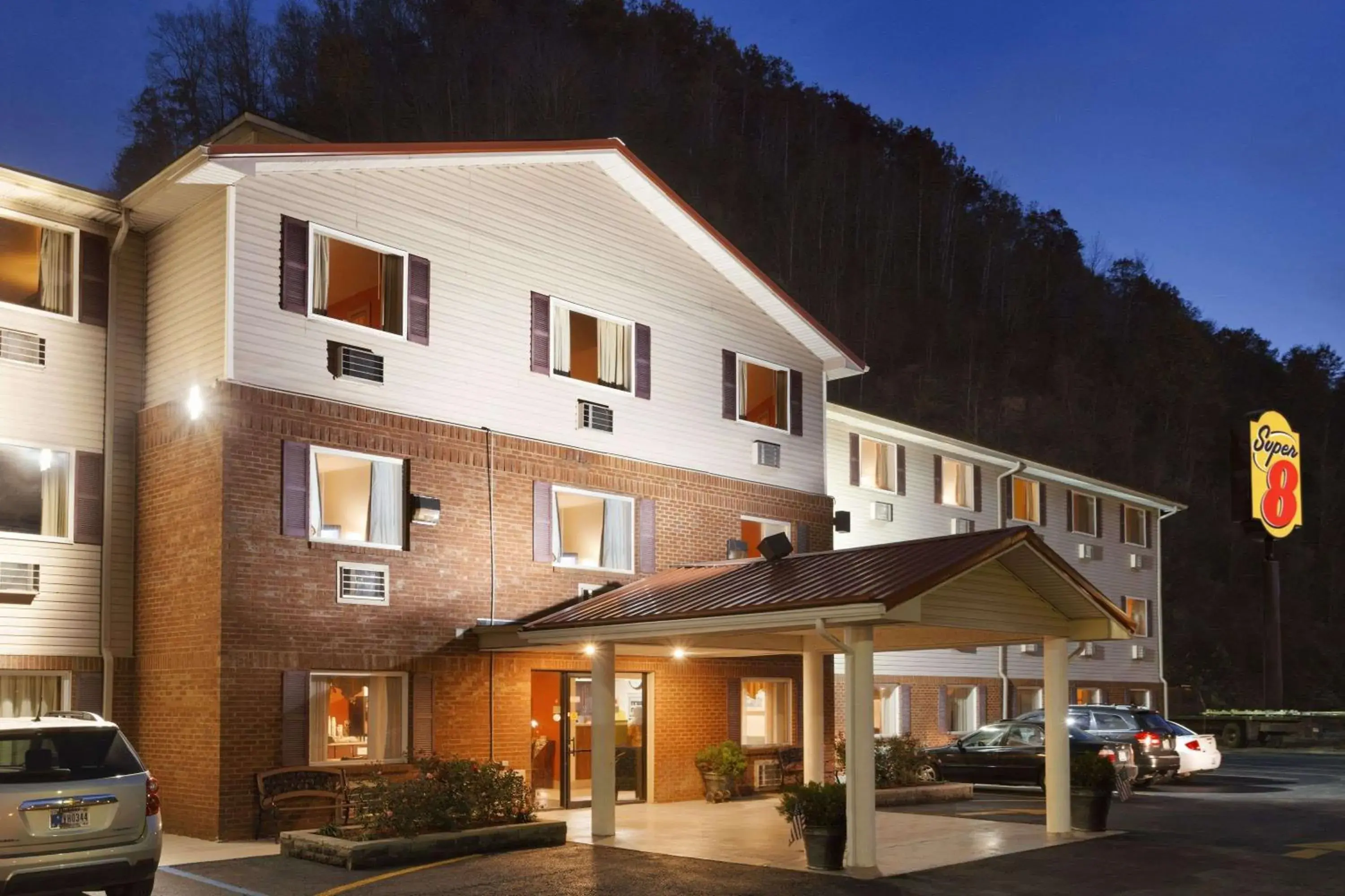 Property building in Super 8 by Wyndham Prestonsburg Property building in Super 8 by Wyndham Prestonsburg