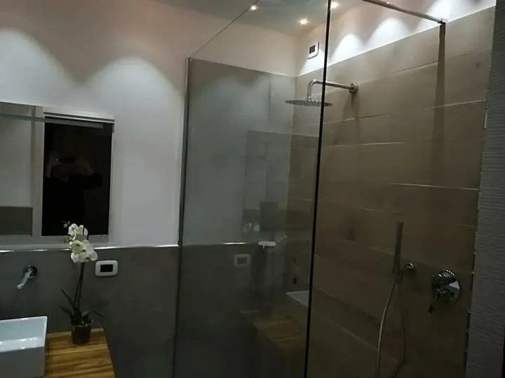 Shower in B&b Salsedine