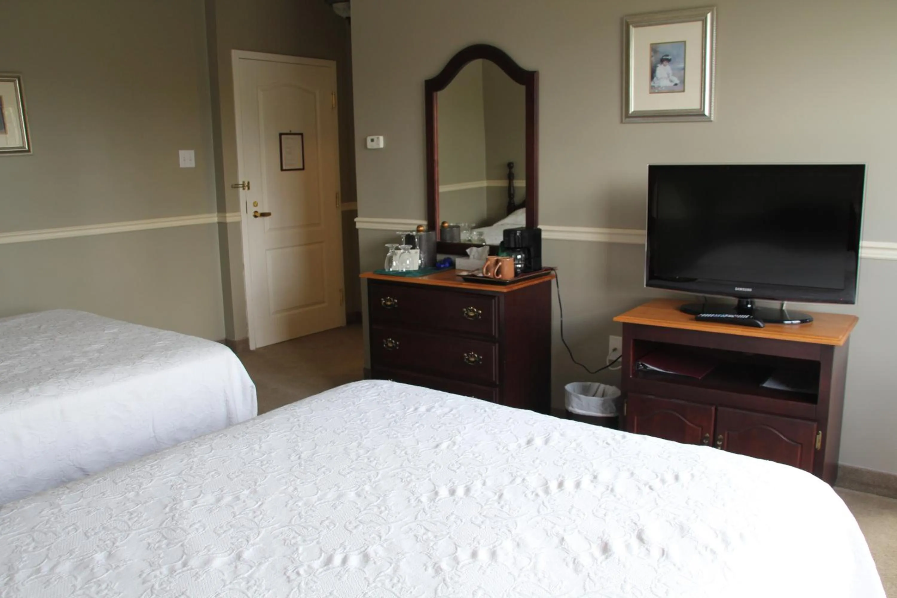 TV and multimedia in Lynwood Inn