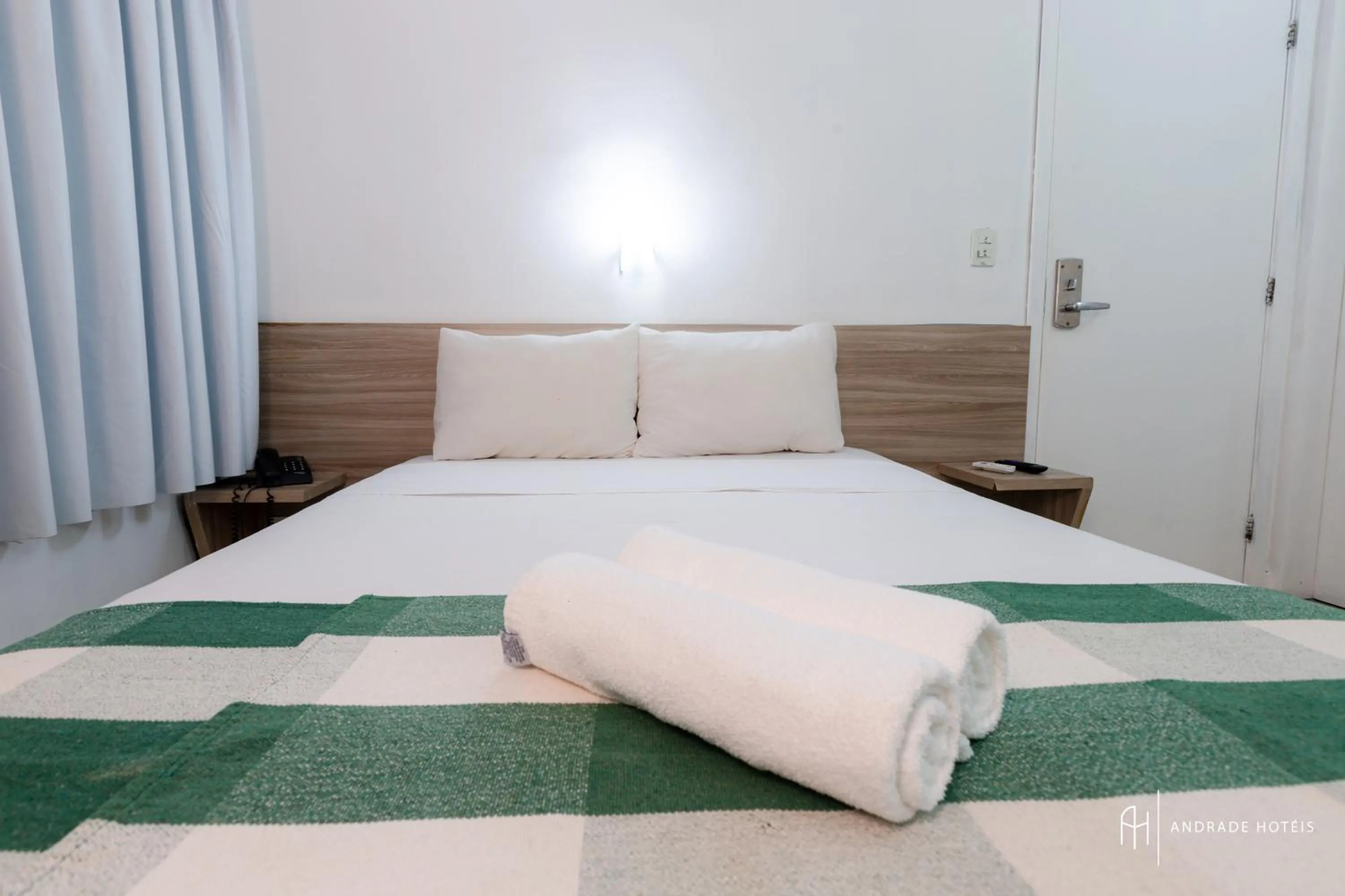 Bedroom, Bed in Rede Andrade Vela Branca