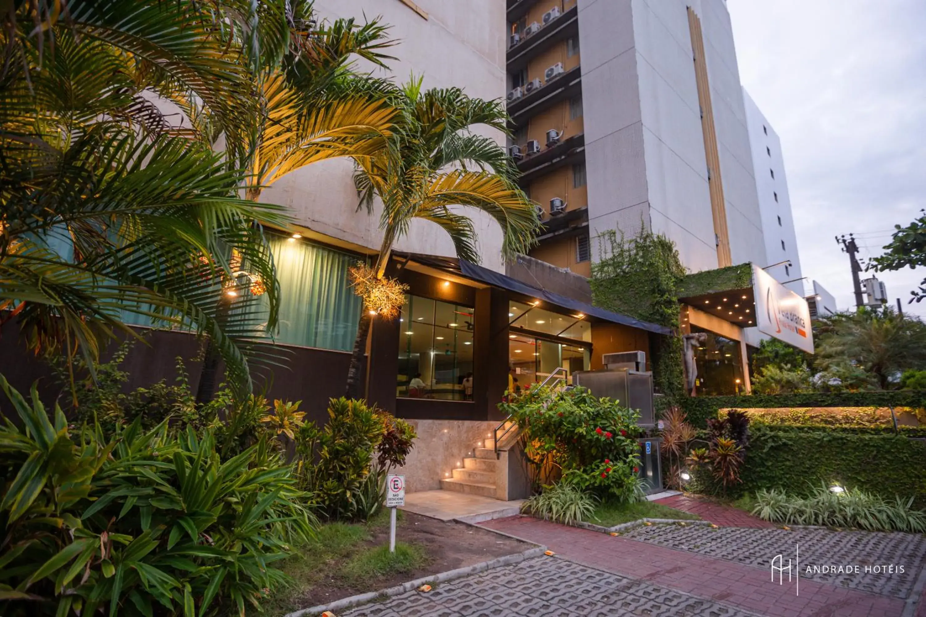 Facade/entrance in Rede Andrade Vela Branca Facade/entrance in Rede Andrade Vela Branca