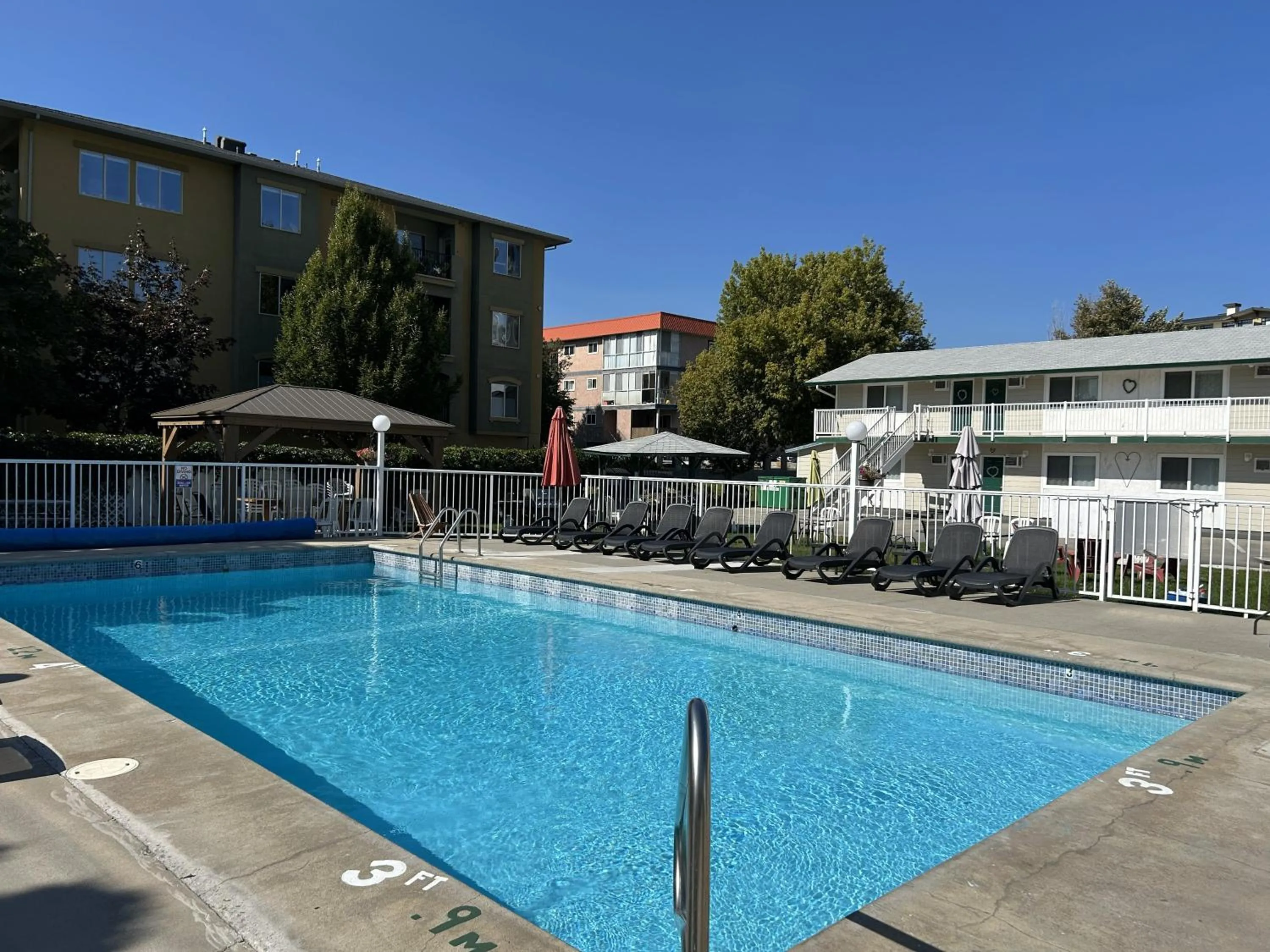 Empire Motel