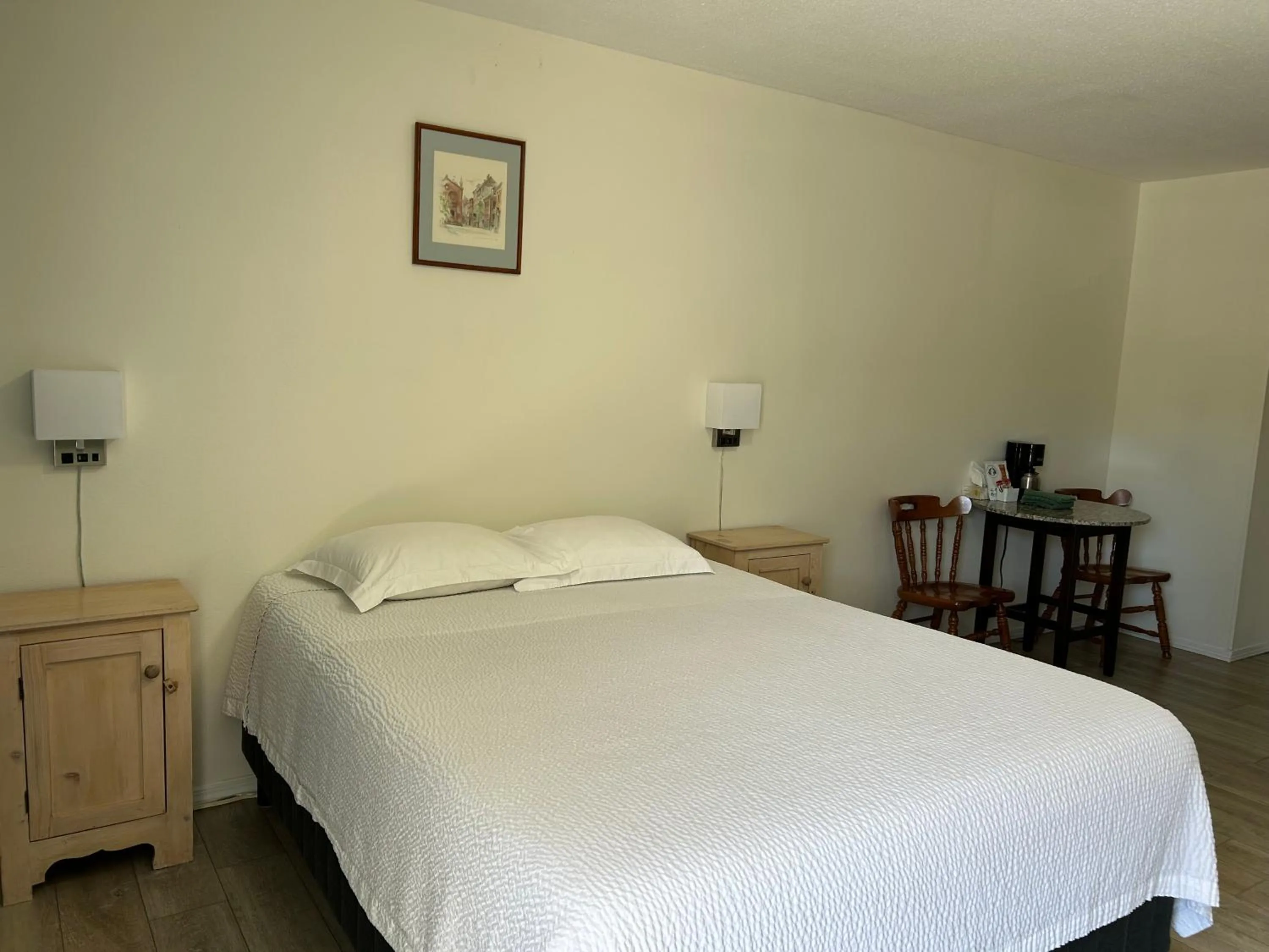 Queen Room in Empire Motel