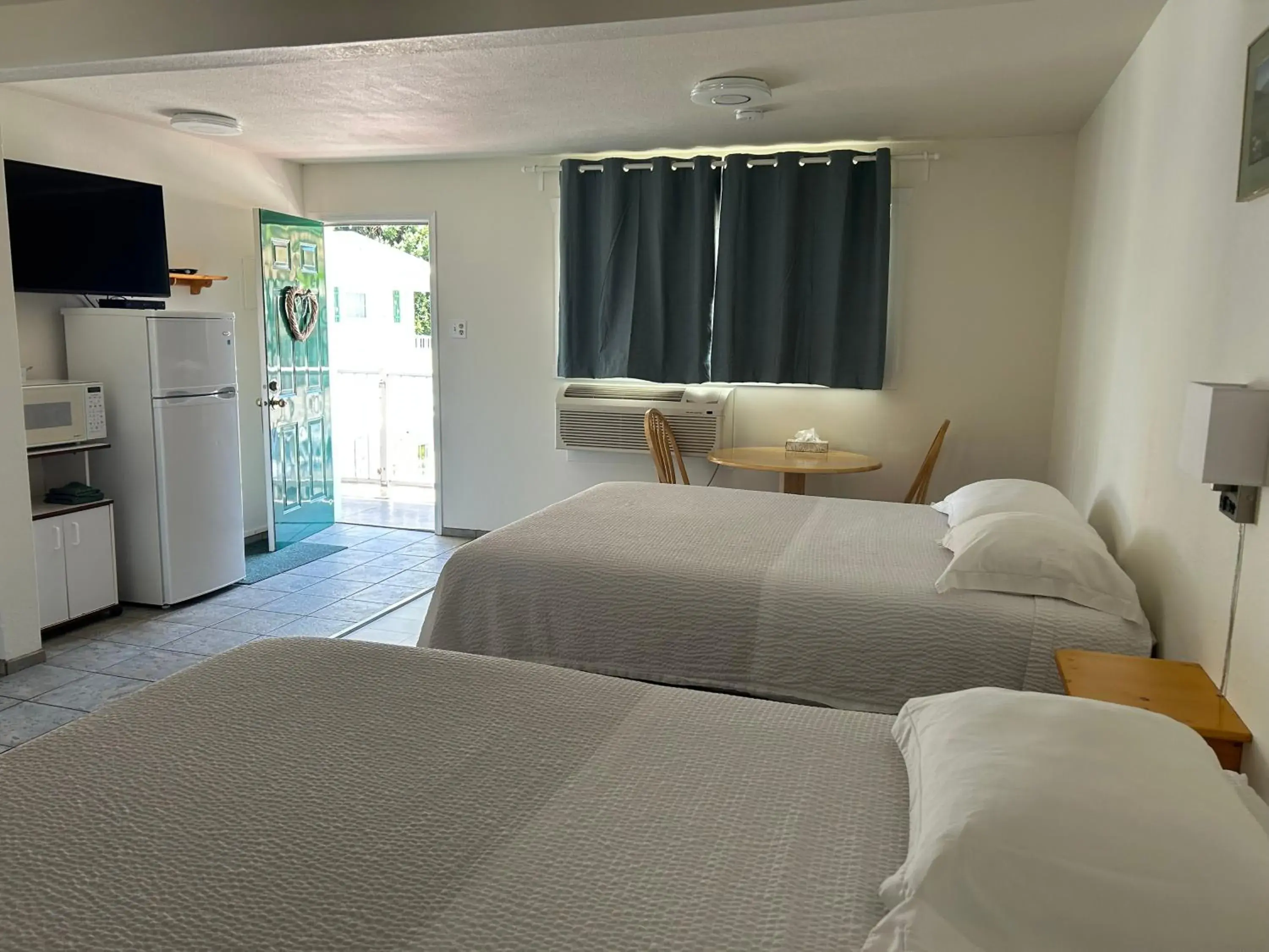 Queen Room with Two Queen Beds in Empire Motel Queen Room with Two Queen Beds in Empire Motel