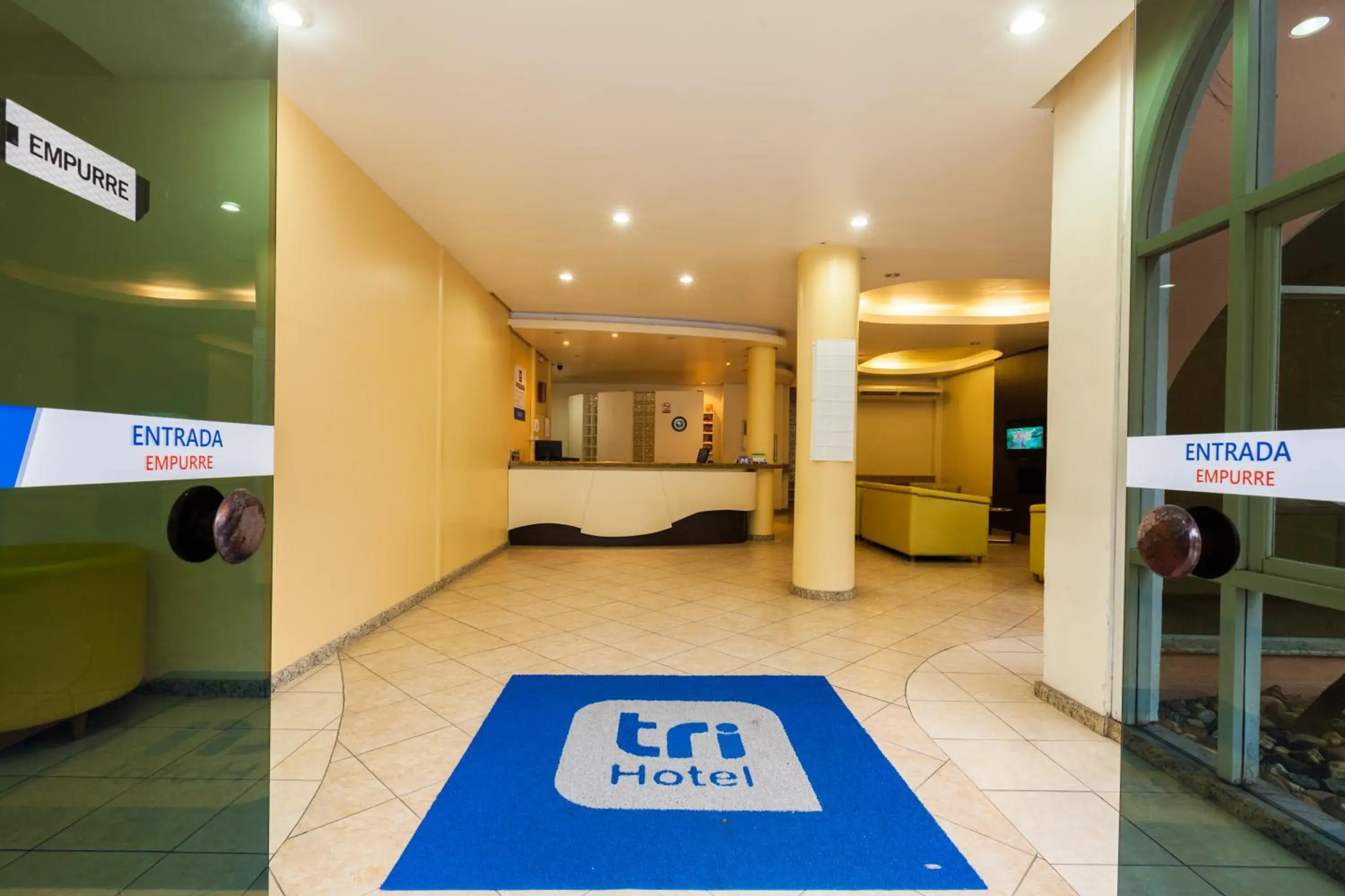 Lobby or reception in Tri Hotel Florianópolis Lobby or reception in Tri Hotel Florianópolis