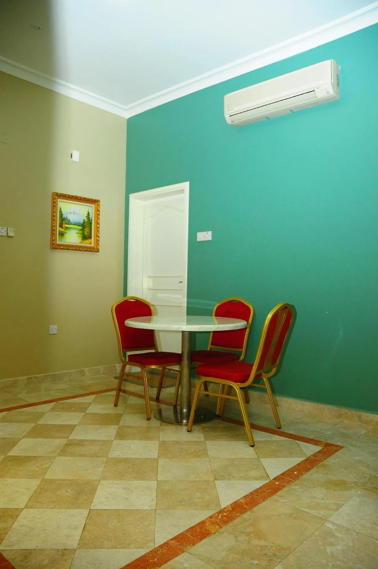 Dining area in Al Faisal Hotel Suites