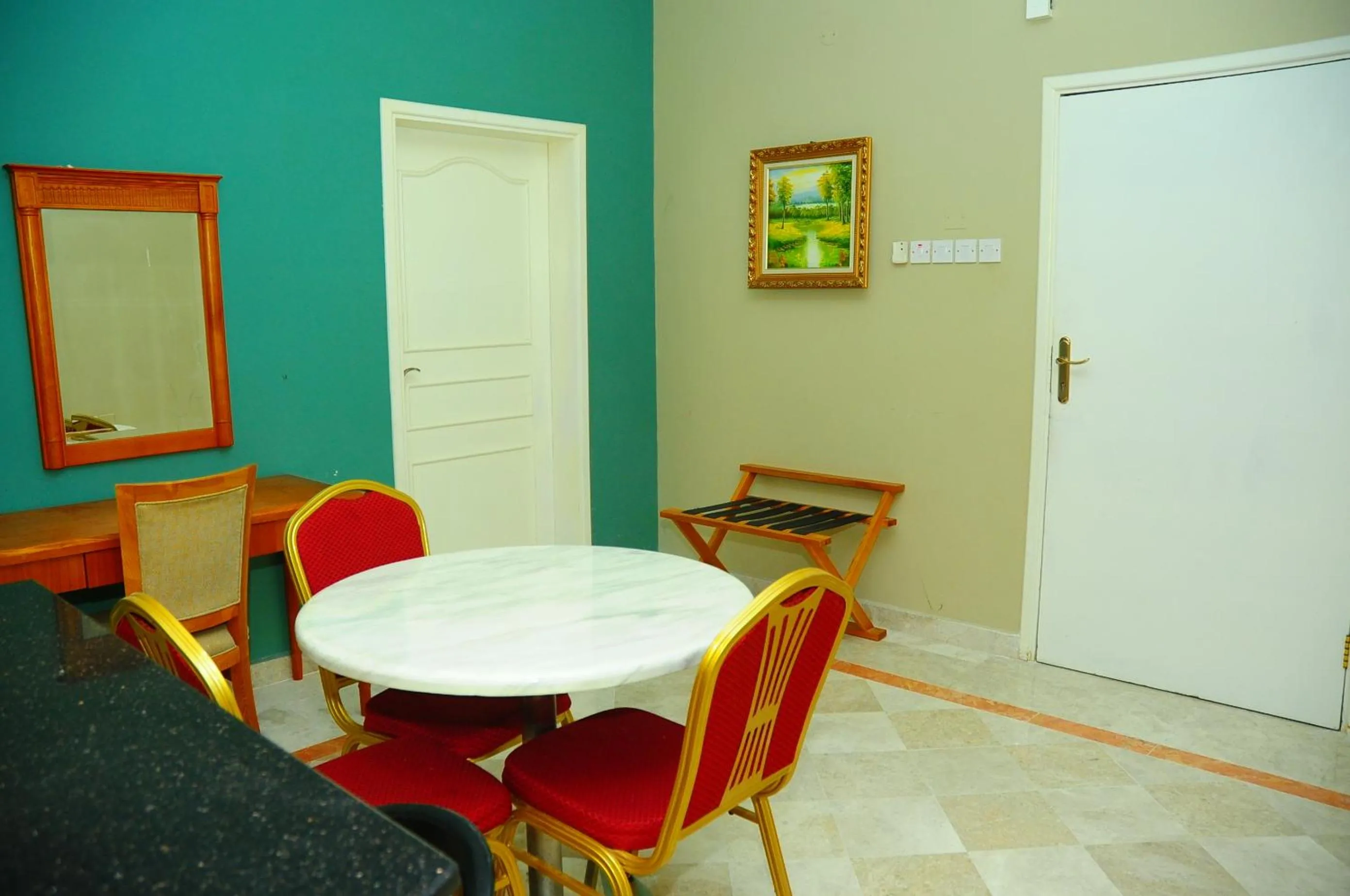Dining area in Al Faisal Hotel Suites