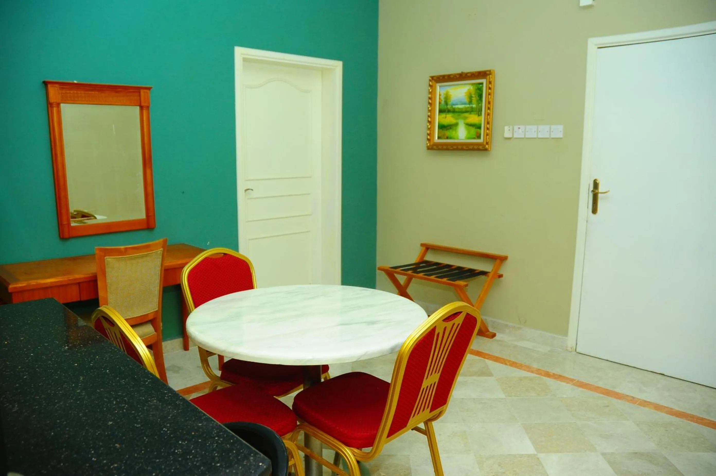 Dining area in Al Faisal Hotel Suites