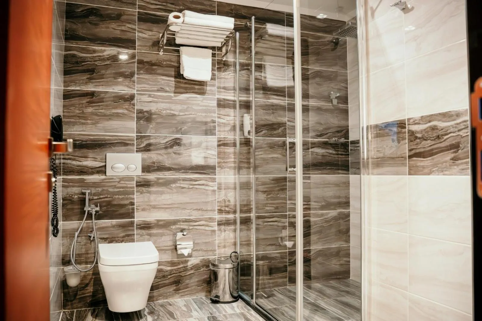 Photo of the whole room in Grand Vaves Hotel