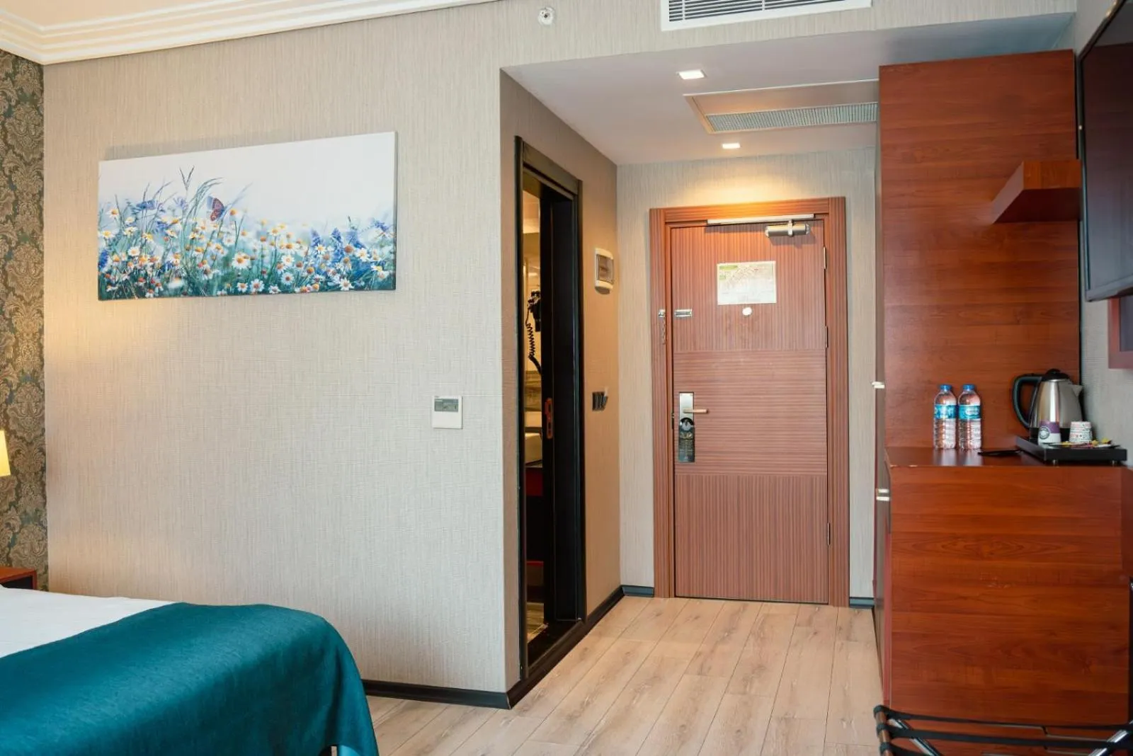 Photo of the whole room, Bed in Grand Vaves Hotel