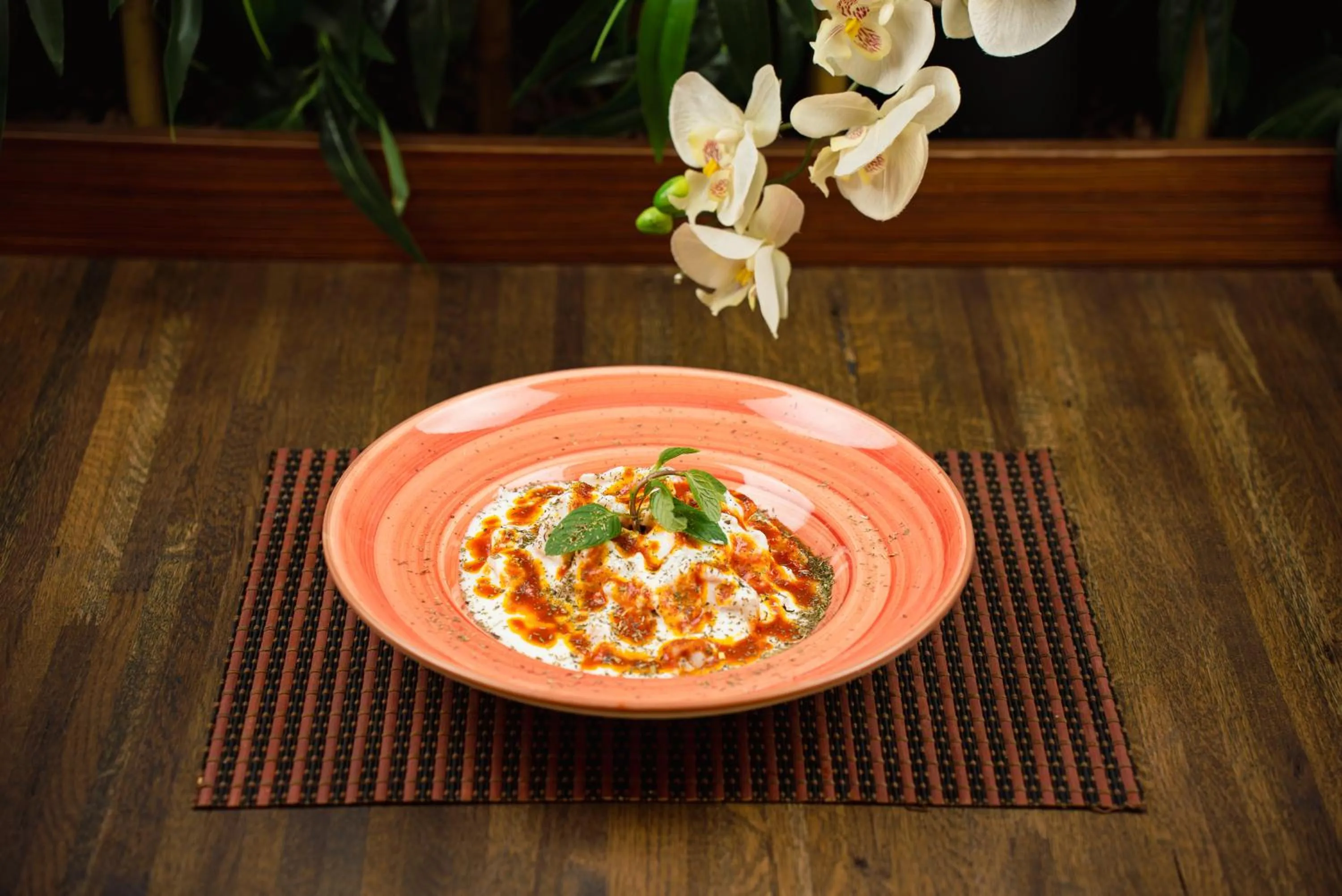 Restaurant/places to eat in Grand Vaves Hotel