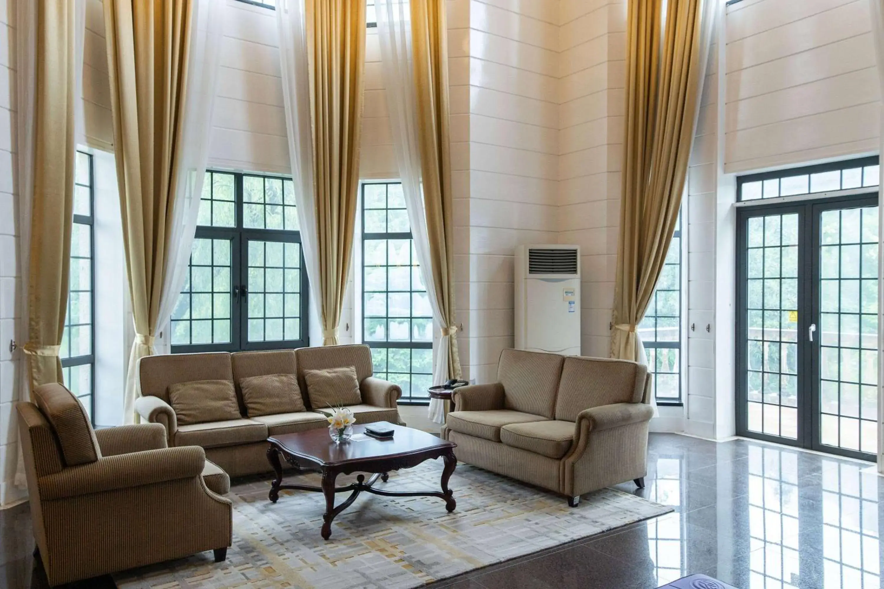 Photo of the whole room in Ramada Plaza Sino-Bay Shanghai Photo of the whole room in Ramada Plaza Sino-Bay Shanghai