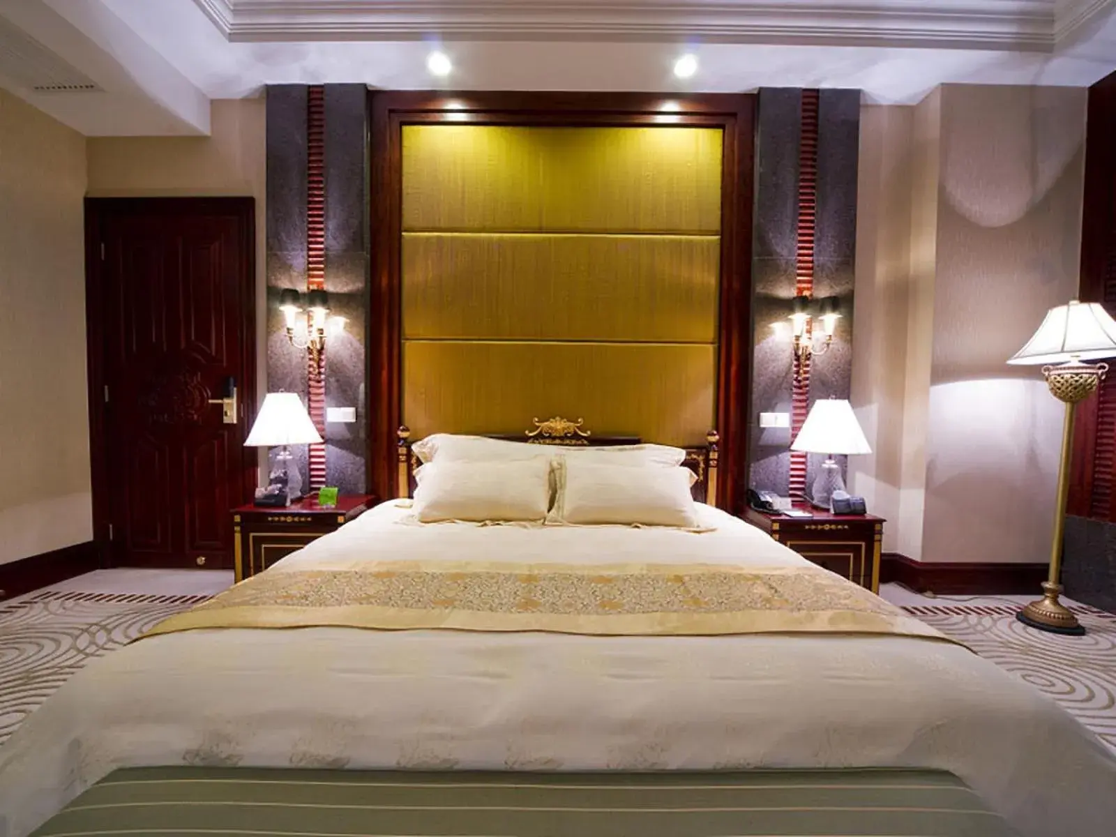 Bed in Ramada Plaza Sino-Bay Shanghai Bed in Ramada Plaza Sino-Bay Shanghai