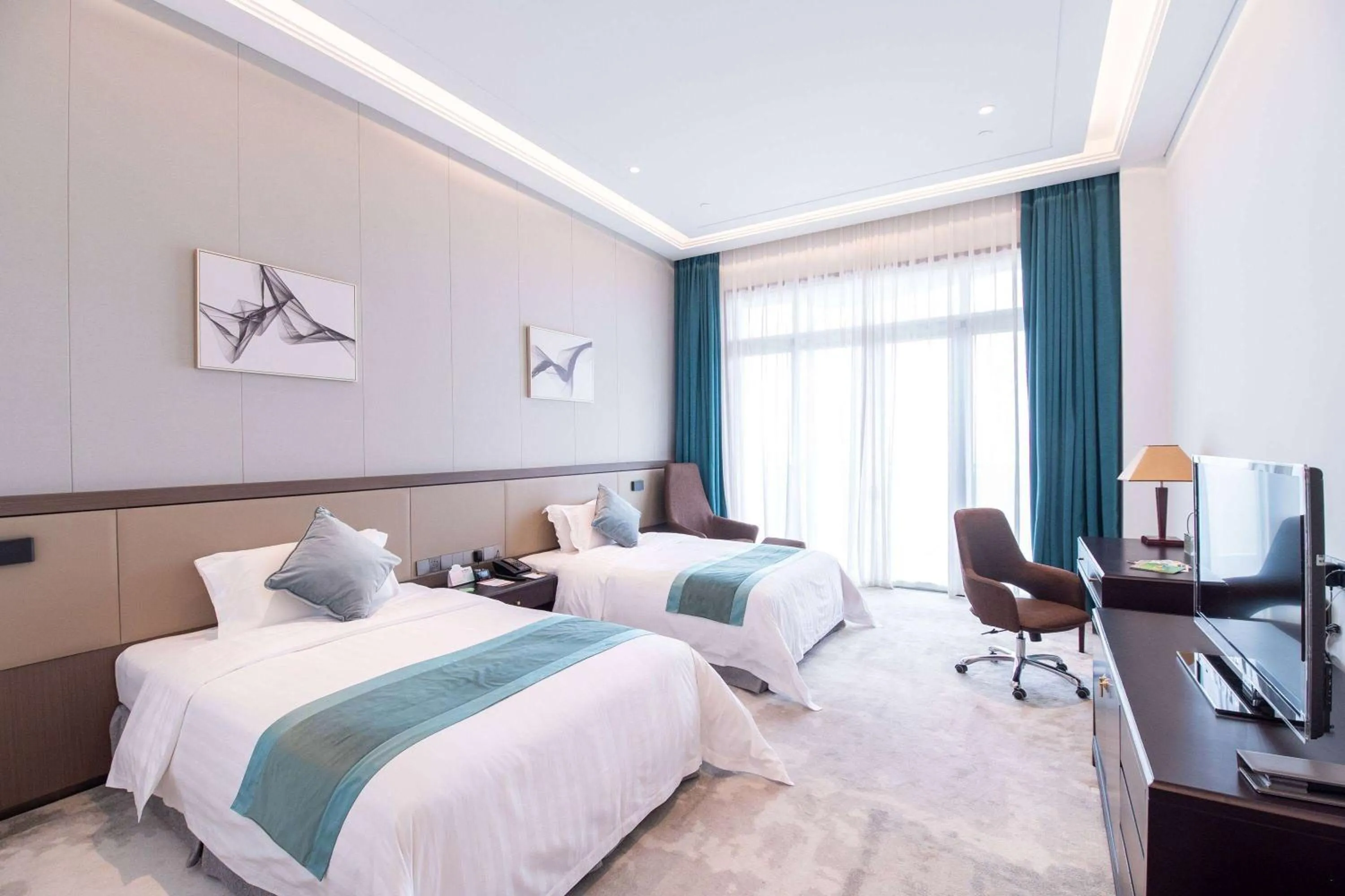 Photo of the whole room, Bed in Ramada Plaza Sino-Bay Shanghai