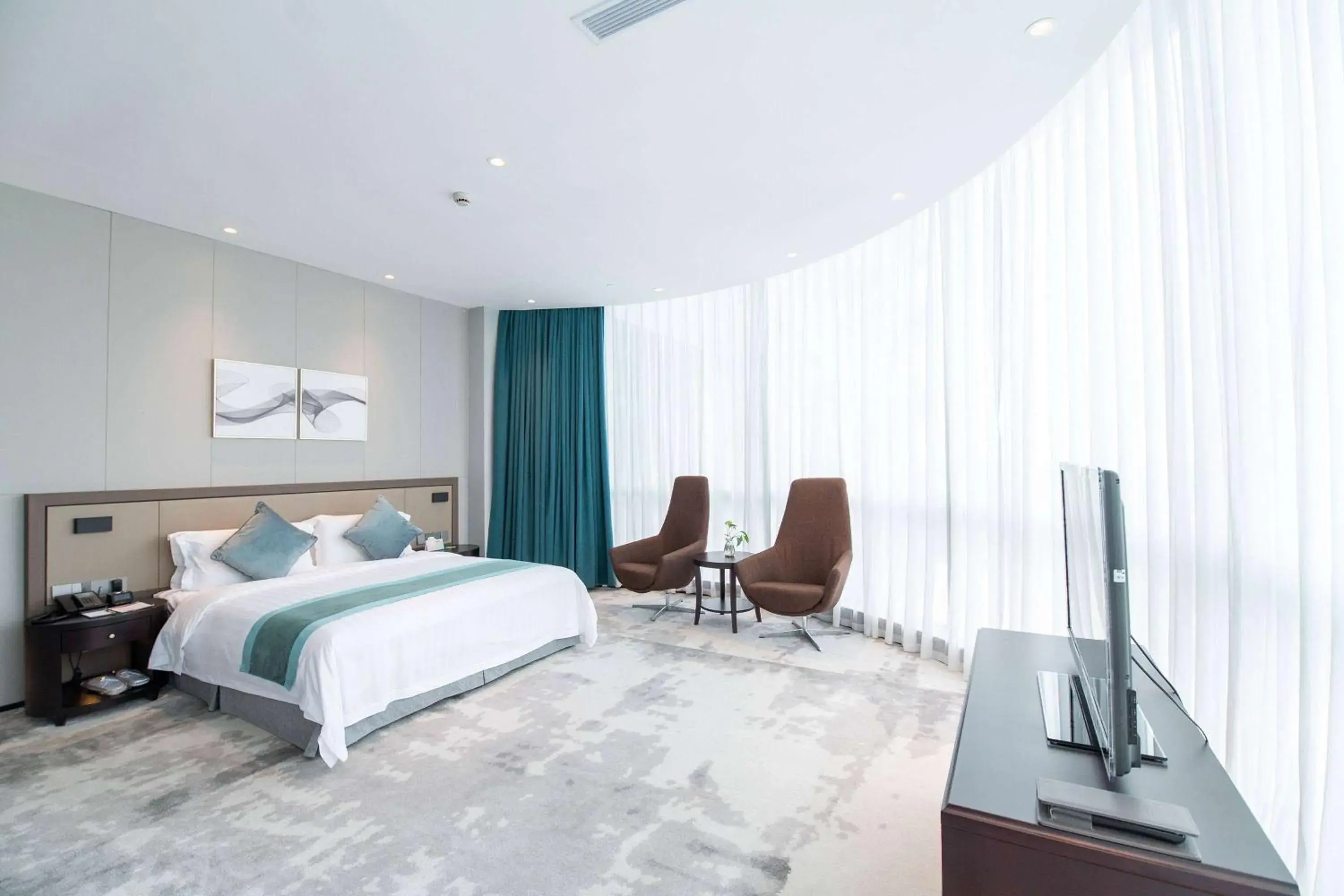 Photo of the whole room, Bed in Ramada Plaza Sino-Bay Shanghai Photo of the whole room, Bed in Ramada Plaza Sino-Bay Shanghai