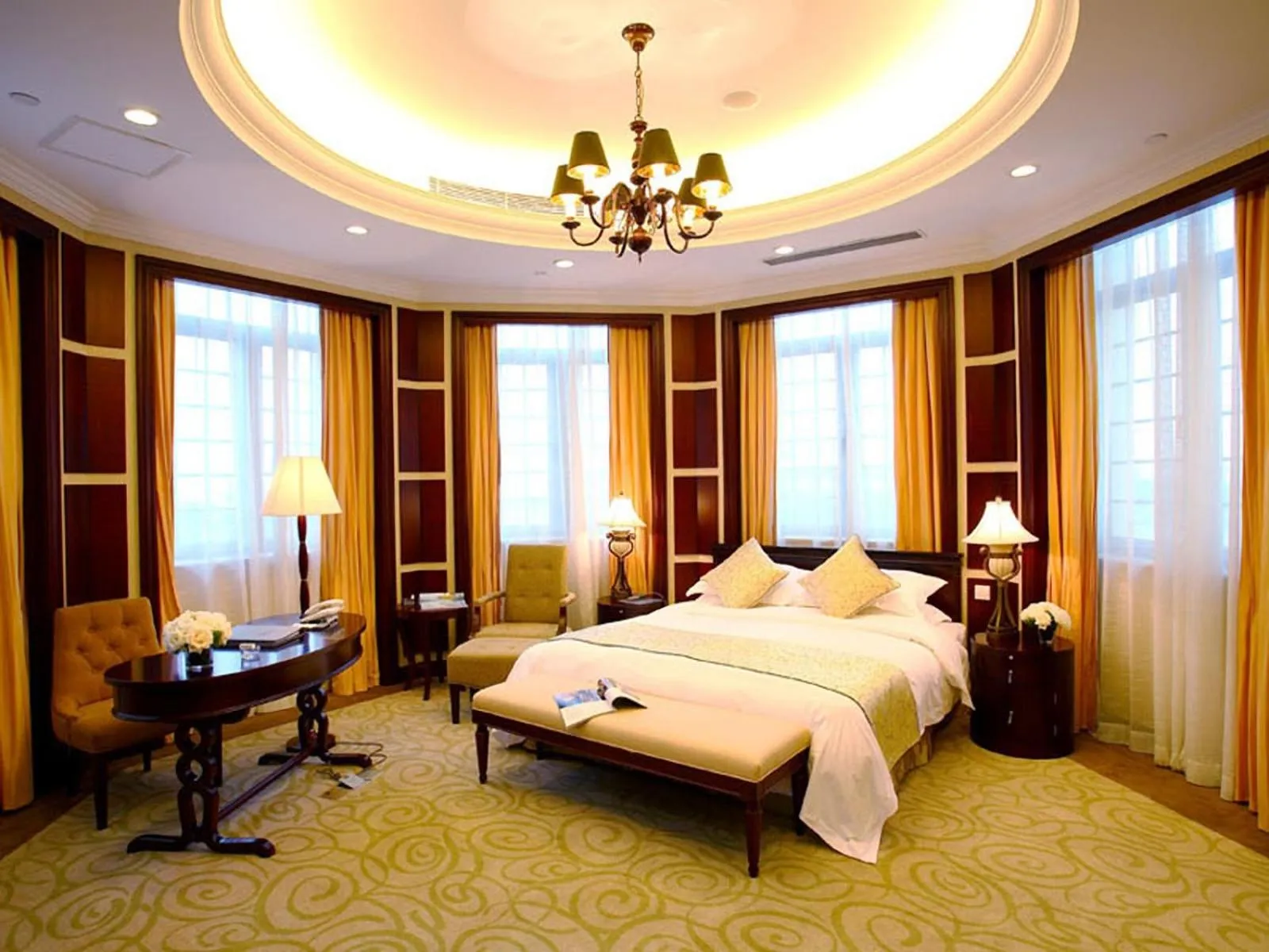 Bed in Ramada Plaza Sino-Bay Shanghai